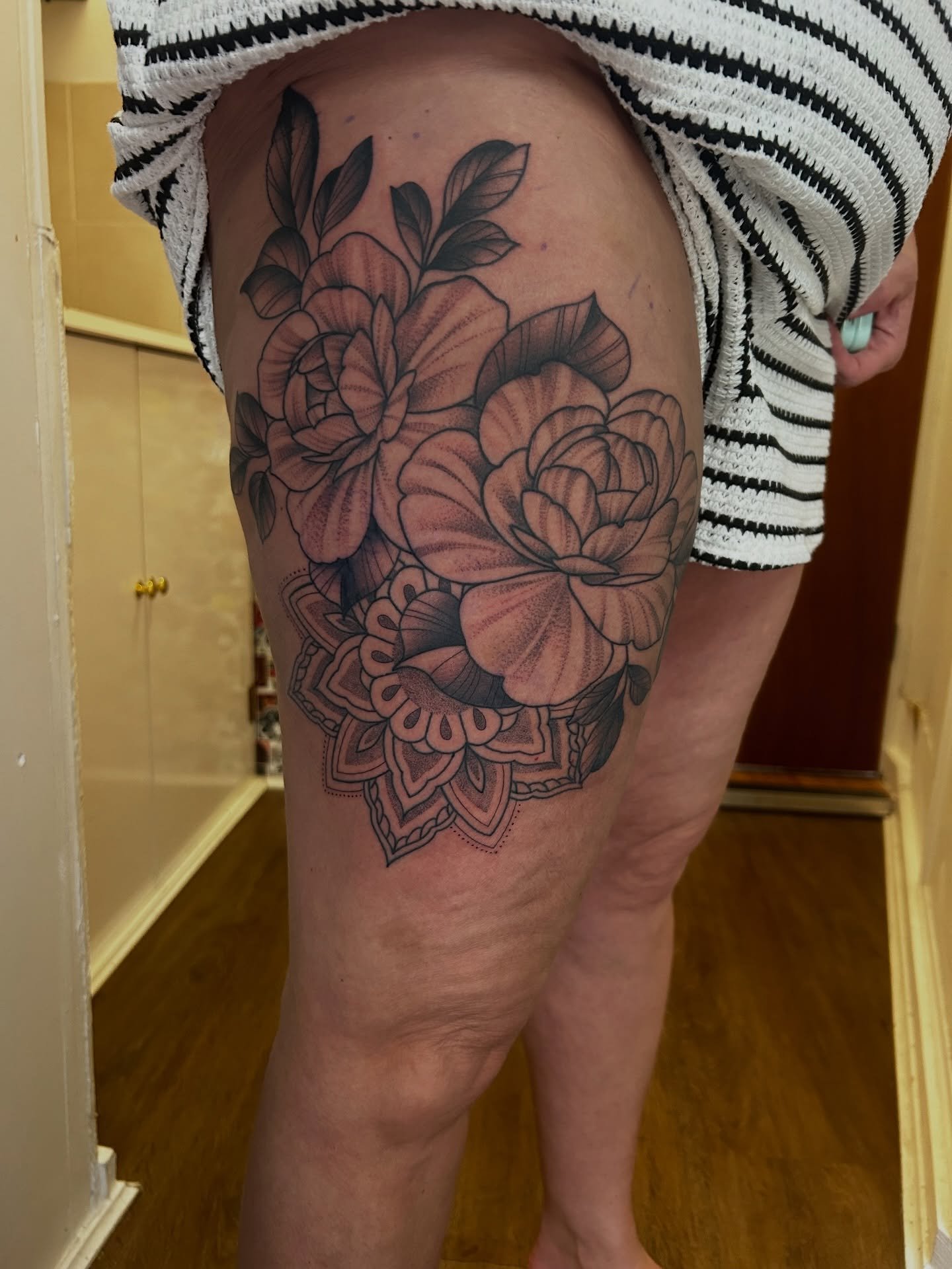 Good day today with @brindy.79 doing this cool peony and mandala thigh design and couple of smaller pieces. 

Thanks for coming down to get tattooed 🙌🏻

If you&rsquo;d like to get tattooed get in touch and we can make it happen.  Booking June dates