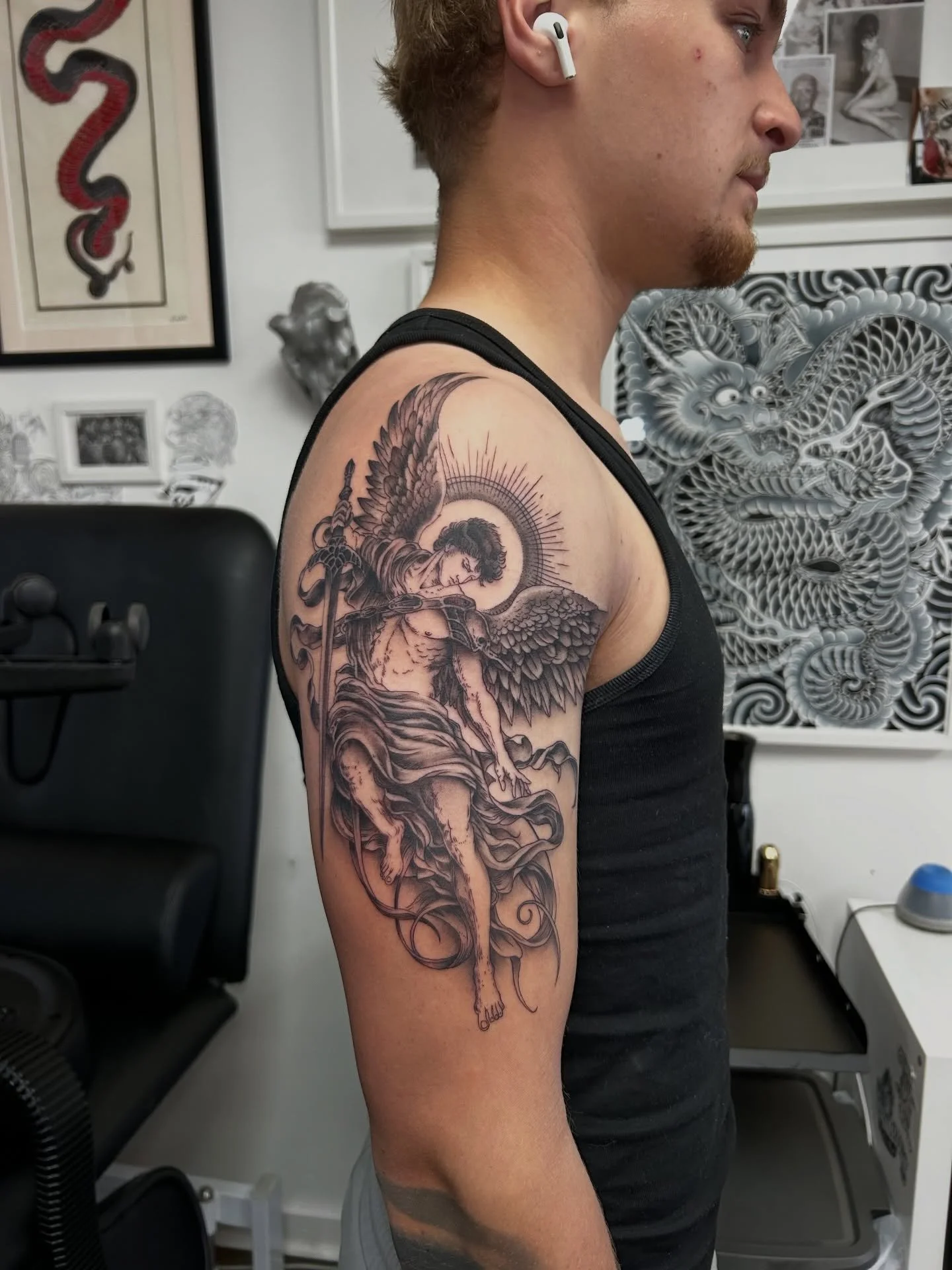 Thanks to @_joe_457 for coming in today to get tattooed by @pablo_tattooartist 👊🏻

If you&rsquo;d like to get tattooed get in touch and we can make it happen. 

Thanks for looking 👀 

#blackandgreytattoo #angeltattoo #tattooedmen #uktattooartists 
