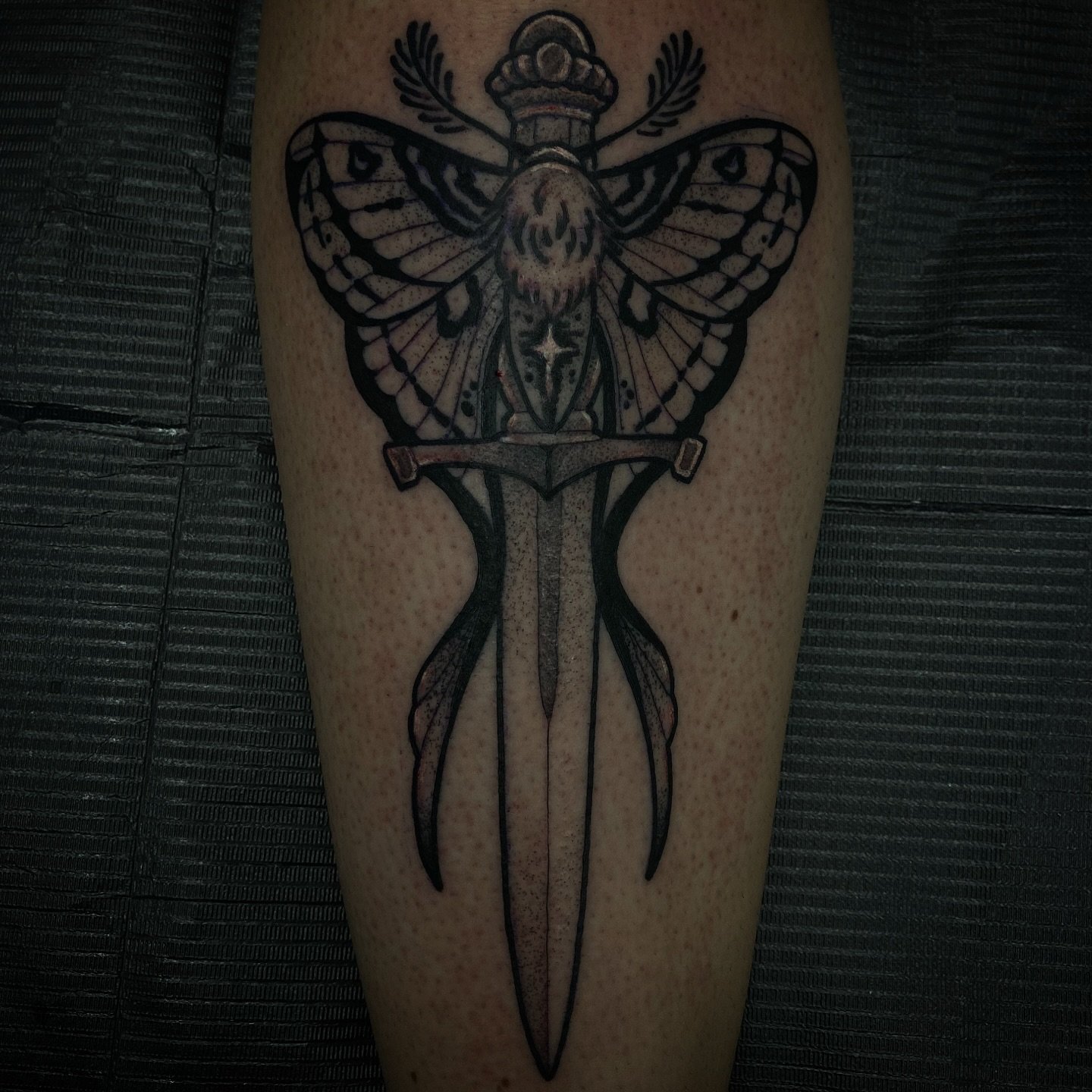 DM TO BOOK 🦋🗡️ #tattoo #tattooartist #tattooart #stippletattoo #stippling #moth #lunamoth #dagger #philly #philadephia #pa #enjoy #explorepage #орск #москва #россия #украина #тату #татумастер #shintattoo #eliteneedles #dynamicink #dynamic