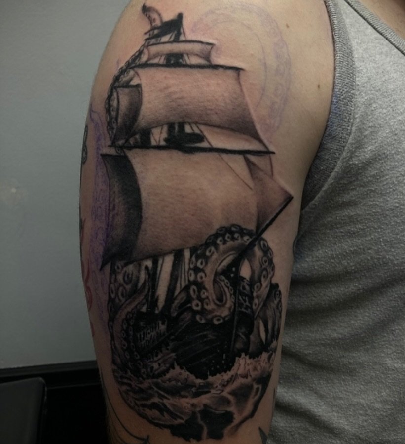 🚢🗡️ DM TO BOOK #tattoo #tattooartist #tattooart #tattoos #philly #philadelphia #pa #blackandgreytattoo #blackandgrey #dynamicink #dynamic #dynamicblack #орск #москва #россия #украина #тату #татумастер #enjoy #explorepage #ship #boat #pirateship #pi