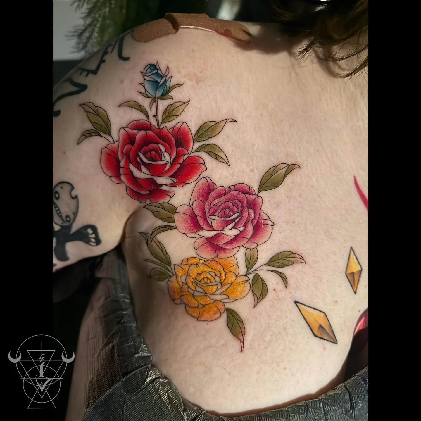 A little flower piece 🥰 🌹🌸🌺

#tattoo #tattoos #ink #chesttattoo #rose #floral #philadelphia #sellersville