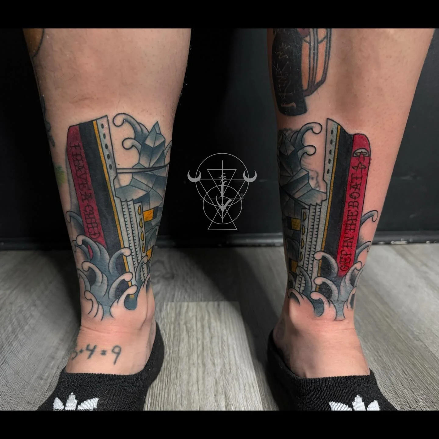 If you kno you kno 😘 thanks @crippling_filth for getting awesome original tattoos hahahah 🚢🧊🌊🌹

#tattoo #traditonal #titanic #philadelphia #kestrelcollective