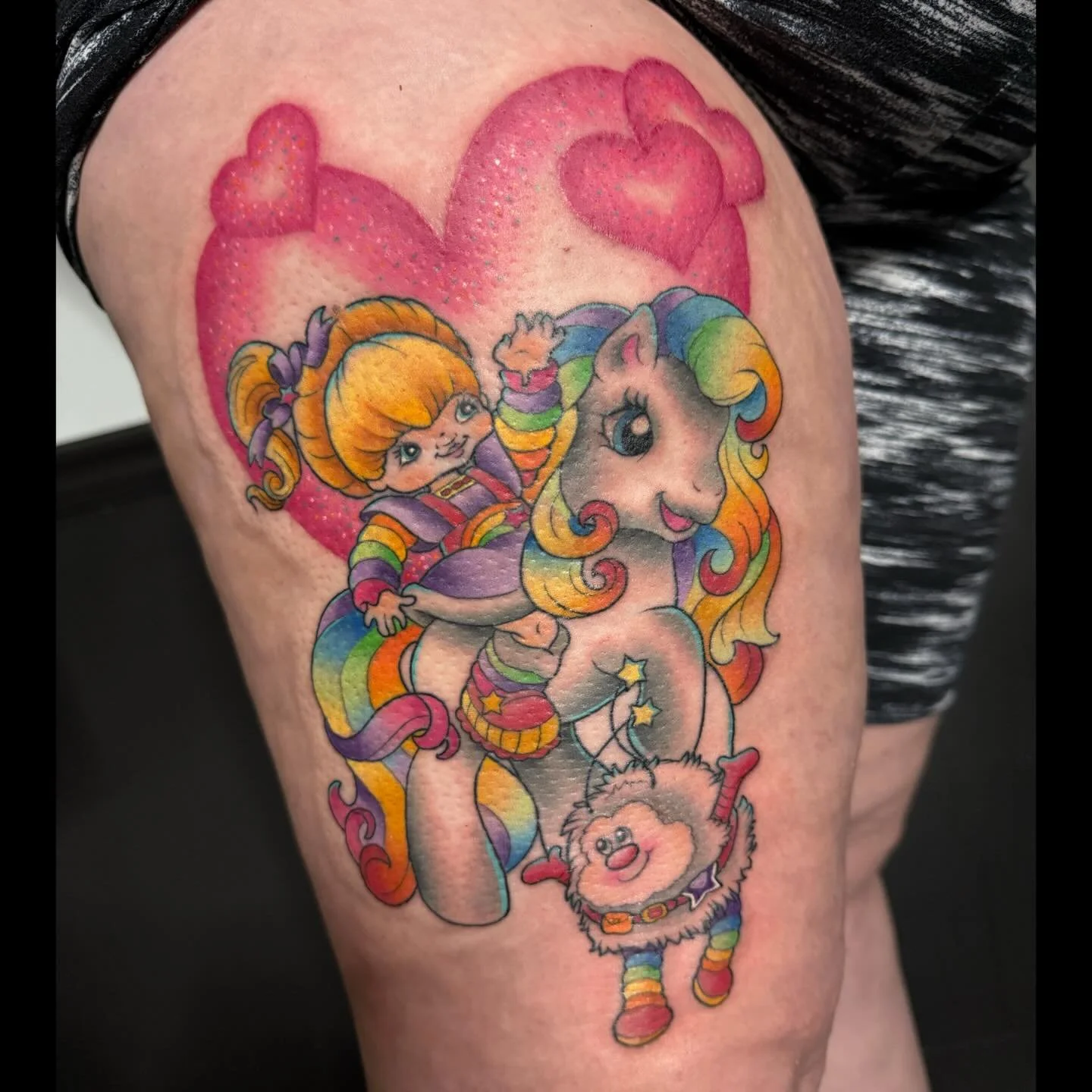 Not me forgetting to actually post this hahaha welp I was able to snap some healed pics ⬅️ to see thosse!

#tattoo #color #rainbowbright #philadelphia #kestrelcollective