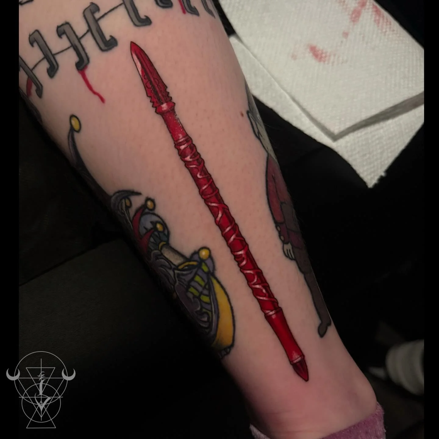 I present to you Cu Chulainn&rsquo;s Gae Bolg from Fate/stay Night the video game. Iykyk on my fav client Caitlyn. Thanks girly 🖤 

#tattoo #animetattoo #fatestaynight #buckscounty #kestrelcollective