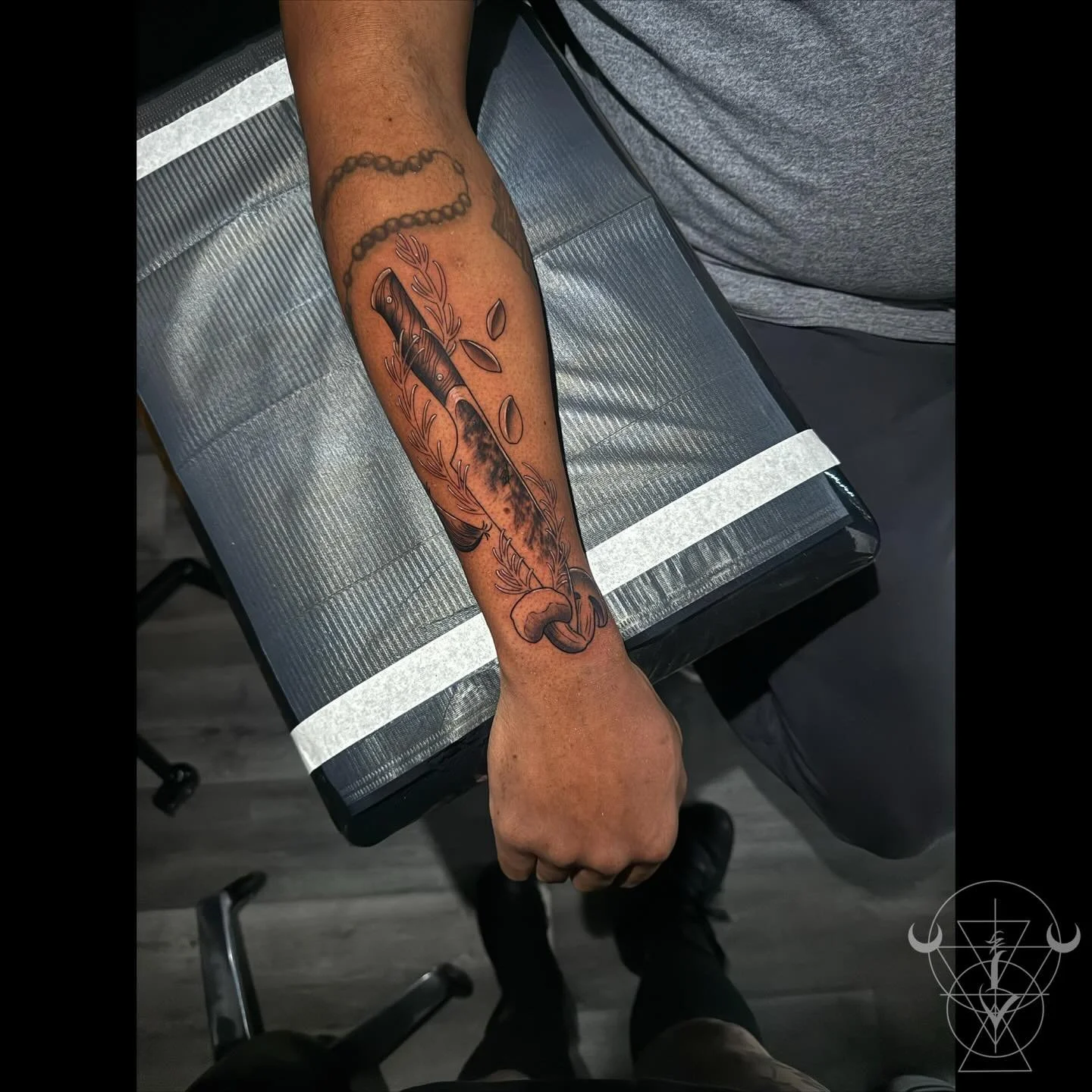 Thanks so much @rashaadclinkscales! Looking forward to the next piece! 

#tattoo #cheftattoo #blackandgrey #buckscounty #kestrelcollective