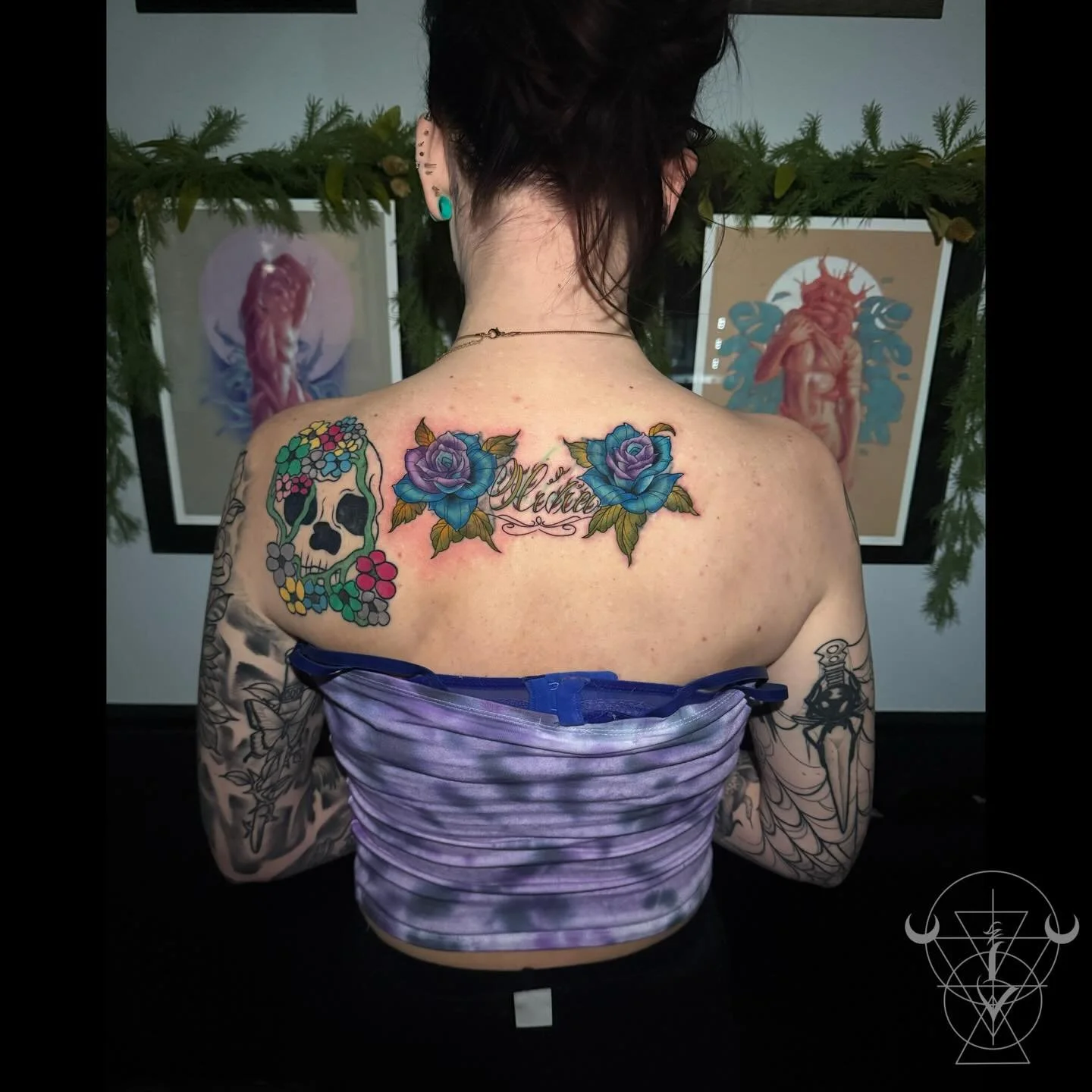 A little cover up/blast over. Had a lot of fun with this piece! Thanks so much Brina Bean!! I love uuuu!! 

#tattoo #roses #neotraditional #buckscounty #kestrelcollective