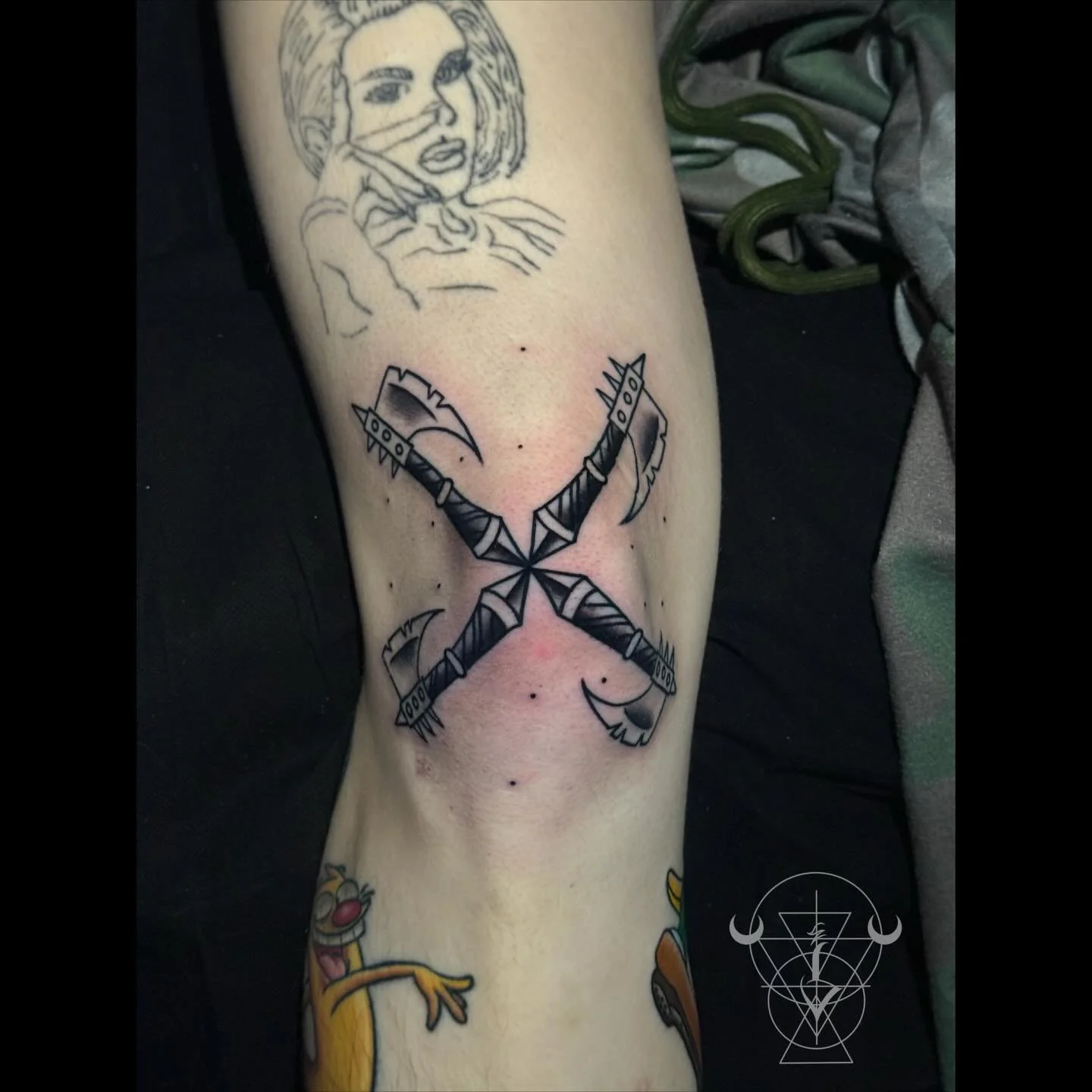 Killer knee jammer for ms. @crippling_filth 🦾🪓 

#tattoo #kneetattoo #traditional #buckscounty #kestrelcollective