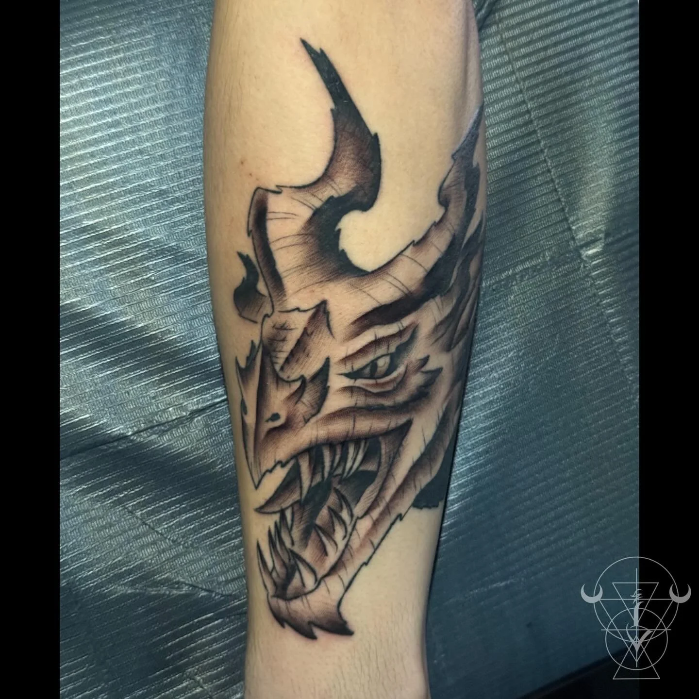 Alduin 🐲😈🤘 iykyk! Thanks krish!! 

#tattoo #skryim #alduin #buckscounty #kestrelcollective