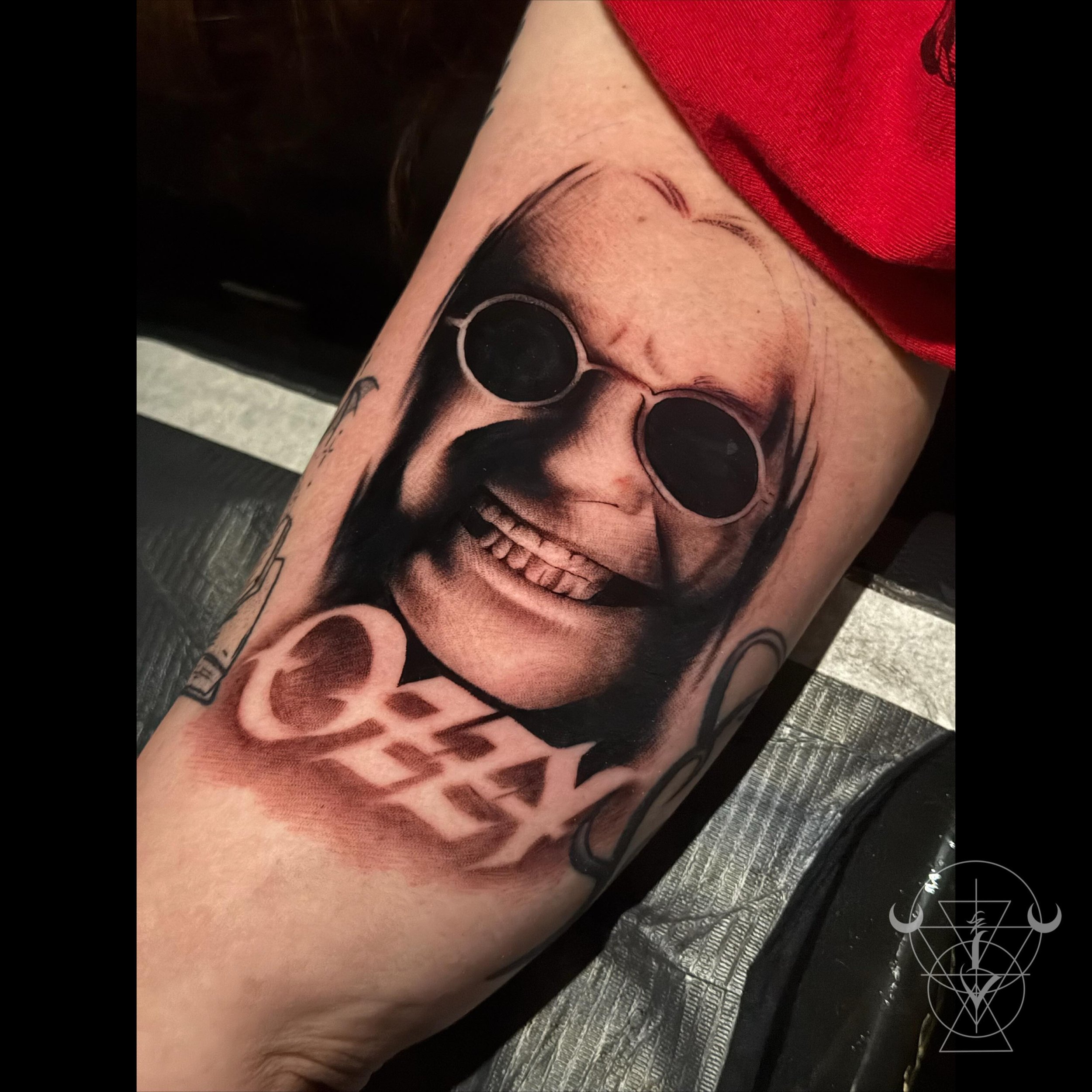 RIP king of darkness 🖤 thanks Alicia! 

#tattoo #ozzy #portrait #buckscounty #kestrelcollective