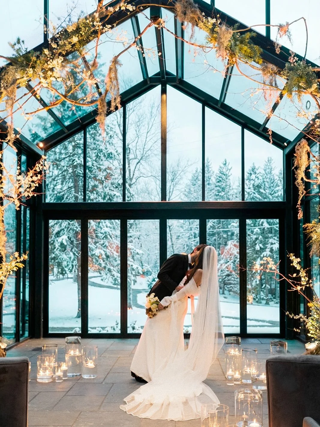 Where do we love to be when it&rsquo;s not tented wedding season? You can find us in winter at @thesistersofcedarlakes where it feels like the setting was curated for the chicest of weddings.

Snow settles over the mountains and fireplaces glow insid