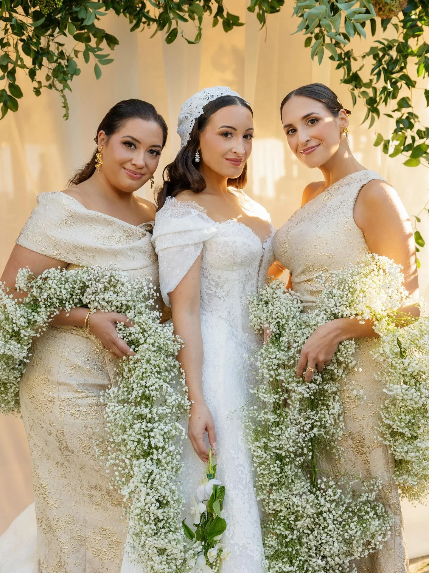 The florals didn&rsquo;t stay in one place here. They organically stretched across the tables with quiet, yet luxurious details nestled in, climbed into the larger arrangements, and showed up as Rodarte Spring &lsquo;18 inspired wearables, each one a