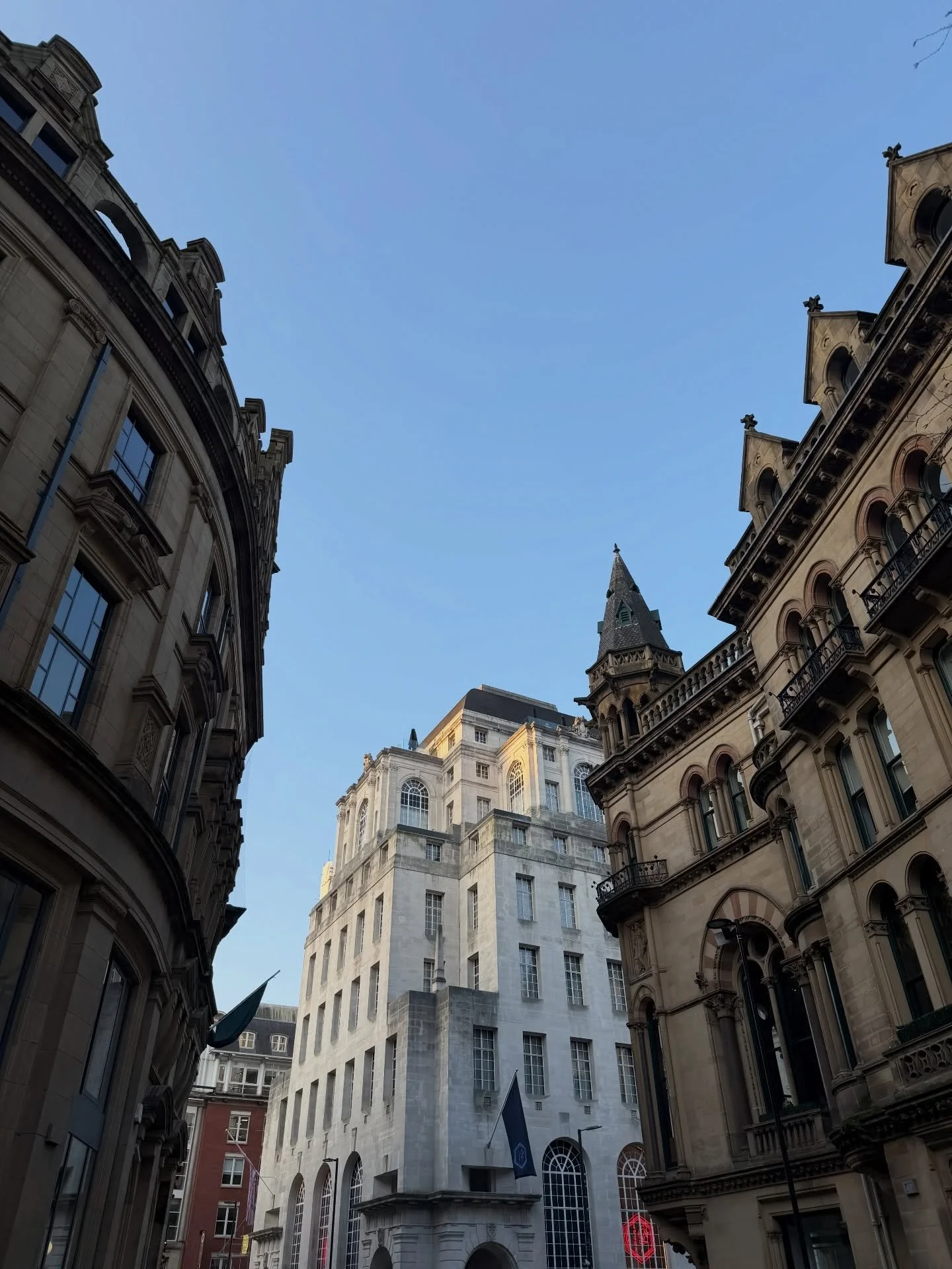 LEADERS CONNECTING ABOVE THE CITY 🏙️ ☀️ ☕️ 

Breakfast connections = the best way to start the day! @hotelgotham 

#TSC #Gotham