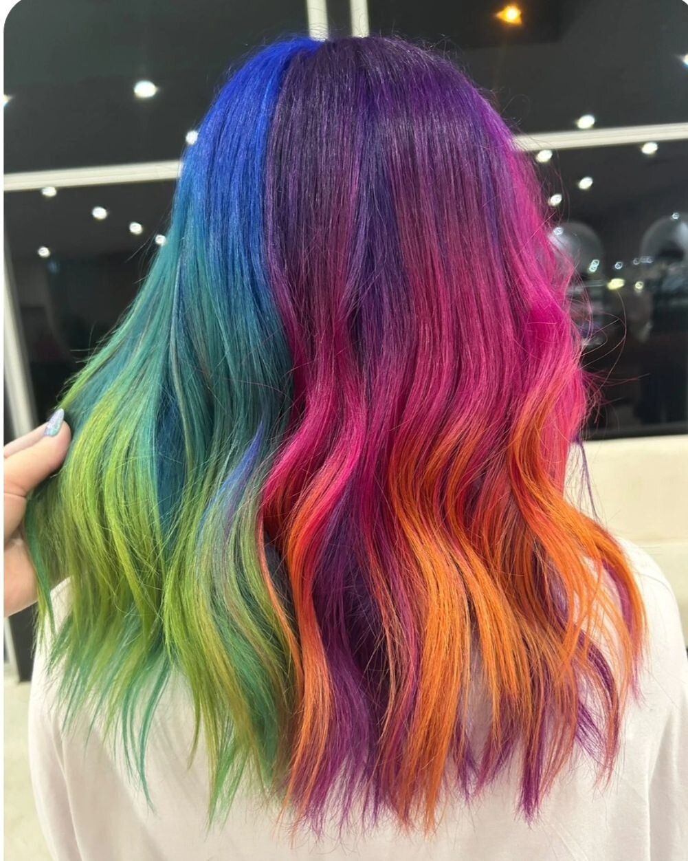 When you can't pick a colour..... so you have them all !!!
Waves or straight??? What's your fave?
Thats what you call a creative colourist !
.
.
.
#HairEtiquetteSalon #hairart #creative #creativecolour #rainbow #rainbowhair #allcolours #colourpalette