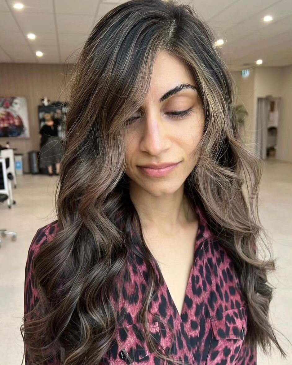 We are all about this 😍
.
.
.
.
#HairEtiquetteSalon #blowout #blowwave #faceframe #brunette #styling #bodyblowwave #eventstyling #mothersday #giftoflove #voucher #showlove #chelseaheights