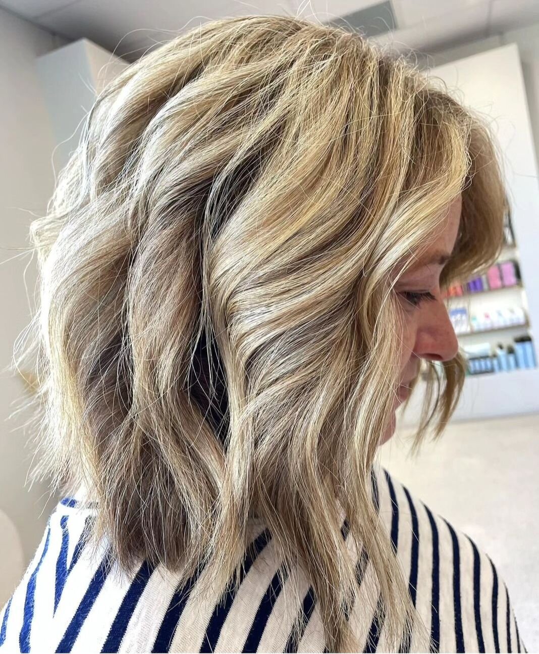 Add some depth to make that blonde pop!!
Colour and style by @tanya.hairetiquette 
.
Ready for our new week ahead.
It's going to be a good one, are we seeing you in salon this week??
.
.
.
.
#HairEtiquetteSalon #blondewaves #dimensionalblonde #depth 