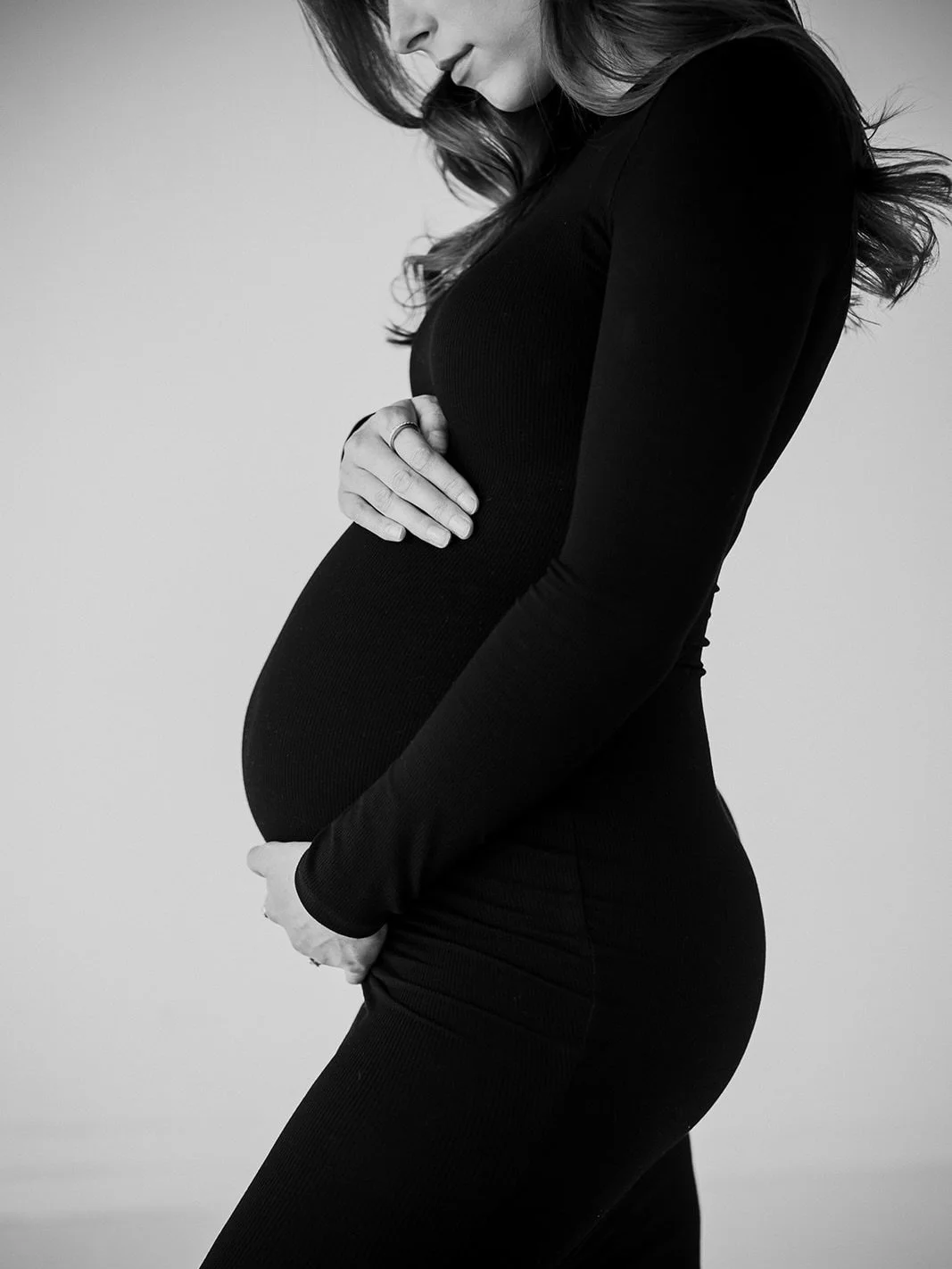 Motherhood studio sesh with these beautiful humans (inside and out) 🤍 last two are my favs! 

Repeat clients who come to me for every milestone in their lives, is one of my favorite parts of this job. I will forever be that girl who does a happy dan