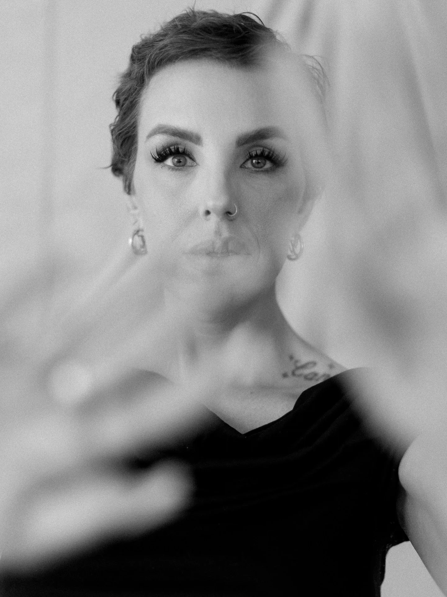 Do we like the crisp version or the prism effect? I can&rsquo;t decide 😭 also today is @cassiehammond_ session reveal and stoked is an understatement!! 🔥 

If you don&rsquo;t know what that means and you&rsquo;re curious&hellip;For the mini session