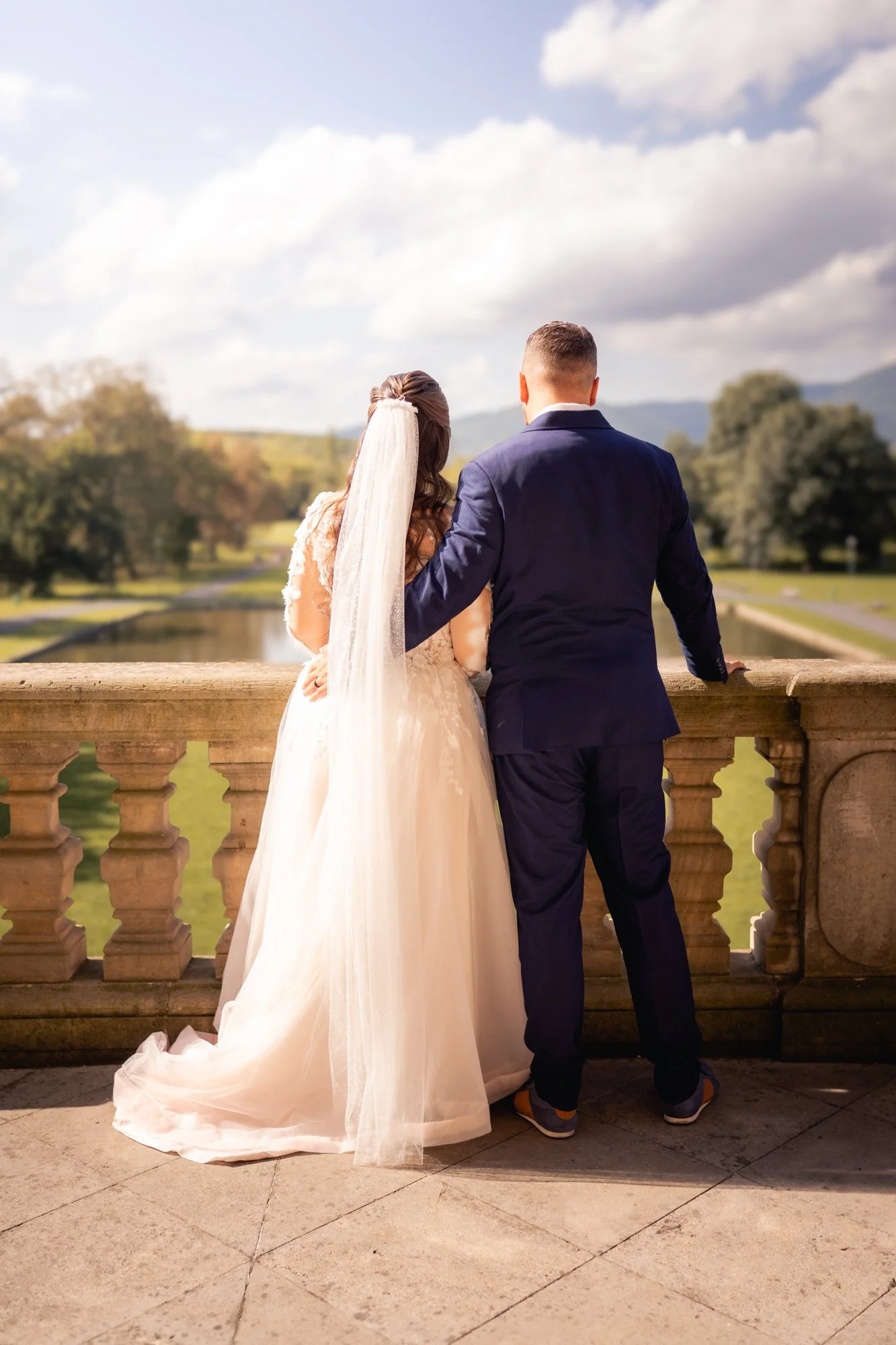 Vzpomínky, ke kterým se budete rádi vracet.
Svatební, rodinné a párové focení v přátelské atmosféře.
Bez křečí, bez póz, s opravdovými emocemi.