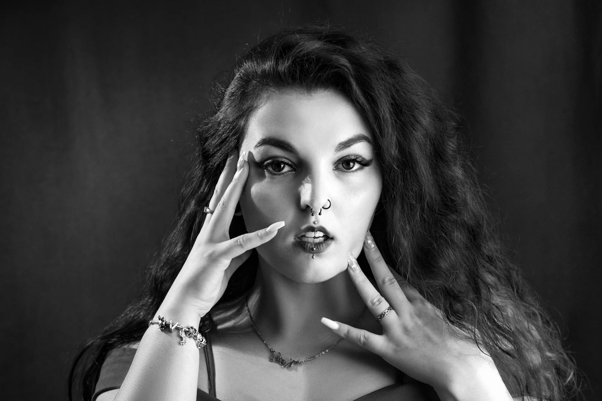 Vzpomínky, ke kterým se budete rádi vracet.
Svatební, rodinné a párové focení v přátelské atmosféře.
Bez křečí, bez póz, s opravdovými emocemi.