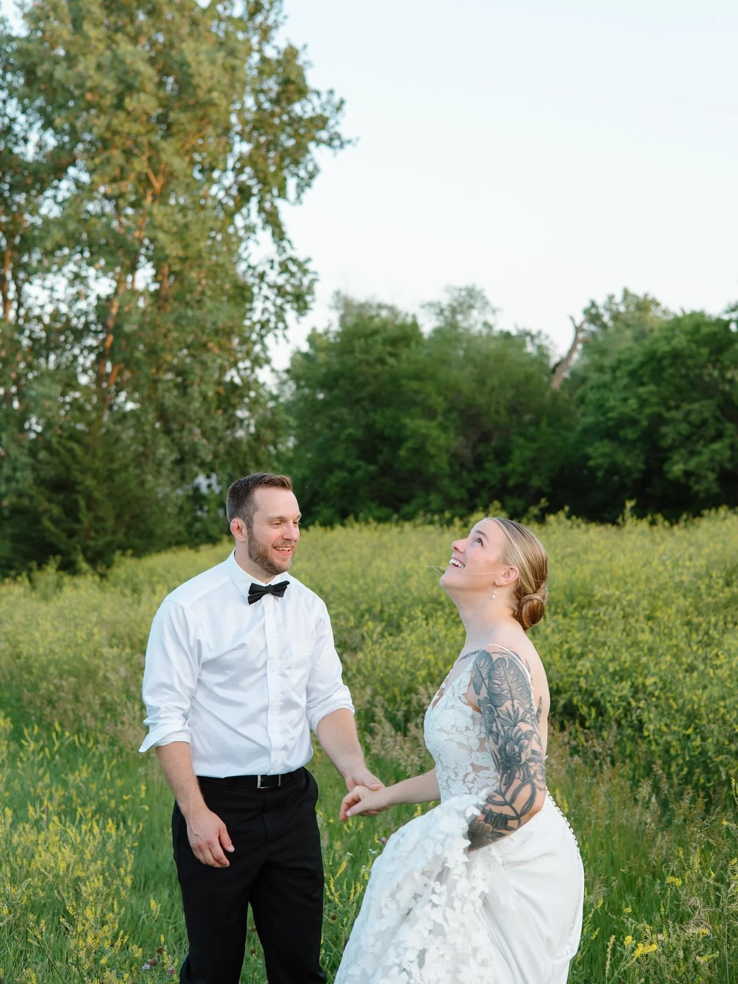 I&rsquo;m not entirely sure what&rsquo;s going on in this photo but aren&rsquo;t they cute 

ss for @bellakinsellaphoto 

&bull;

&bull;

&bull;

#omahaweddingphotographer | #destinationweddingphotographer | #Truetolifephotographer | #Intimatewedding