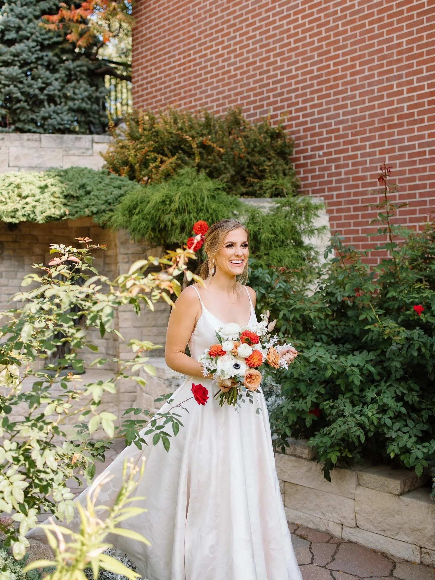 Taking the last chance to post summer colors 🧡

&bull;

&bull;

&bull;

#omahaweddingphotographer | #destinationweddingphotographer | #Truetolifephotographer | #Intimateweddingphotographer | #Elopementphotographer | #Nebraskaphotographer | #Colorado