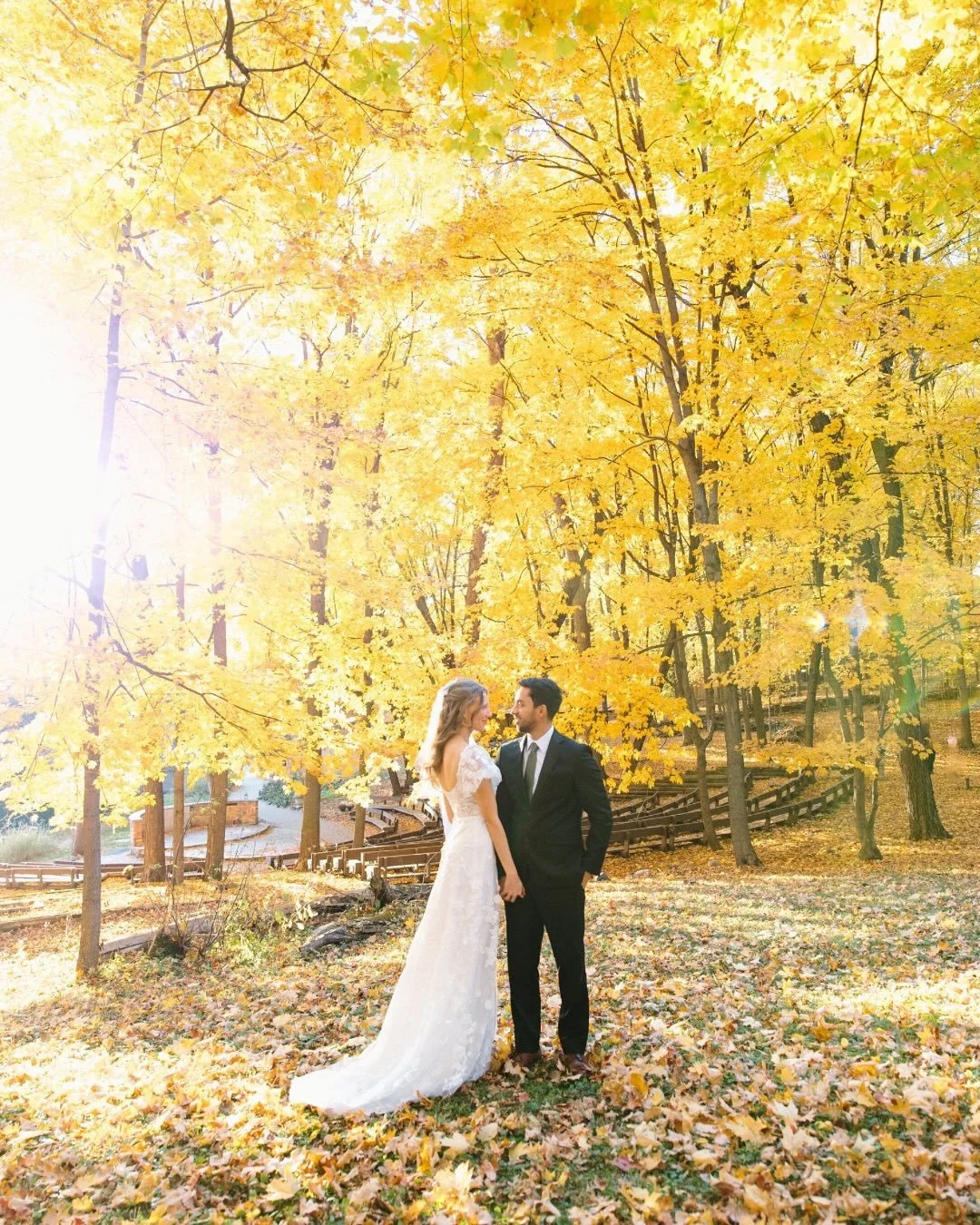 Mr. and Mrs. Fern 💛 A fairytale autumn dream wedding 

venue: @woodsretreatmn
florist: @jadenkay.designs 
catering: @onohawaiianplates

&bull;
&bull;
&bull;

Destination wedding / destination wedding photographer / Omaha wedding photographer / Nebra