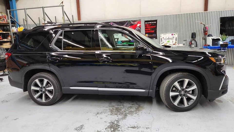 2023 newly redesigned Honda Pilot
Tinted with SolarFX FXtreme2 nano-ceramic window film on the front door windows. 👌
Before and after: