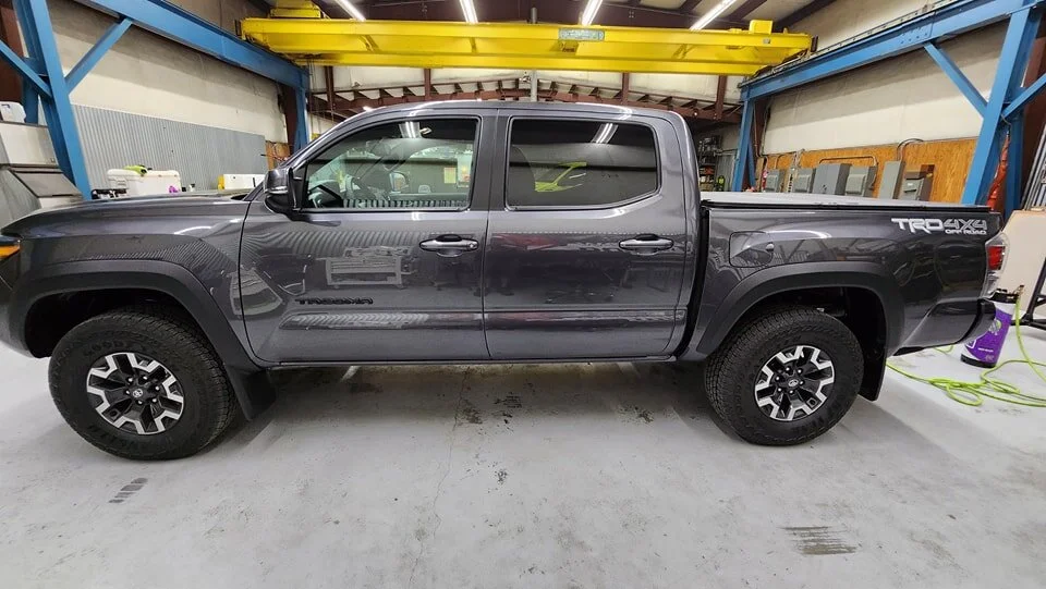2023 Toyota Tacoma TRD Offroad
Tinted with SolarFX FXtreme2 nano-ceramic window film 
20% front doors
5% over the rear factory dyed glass
5% sun strip
💣
Before and After: