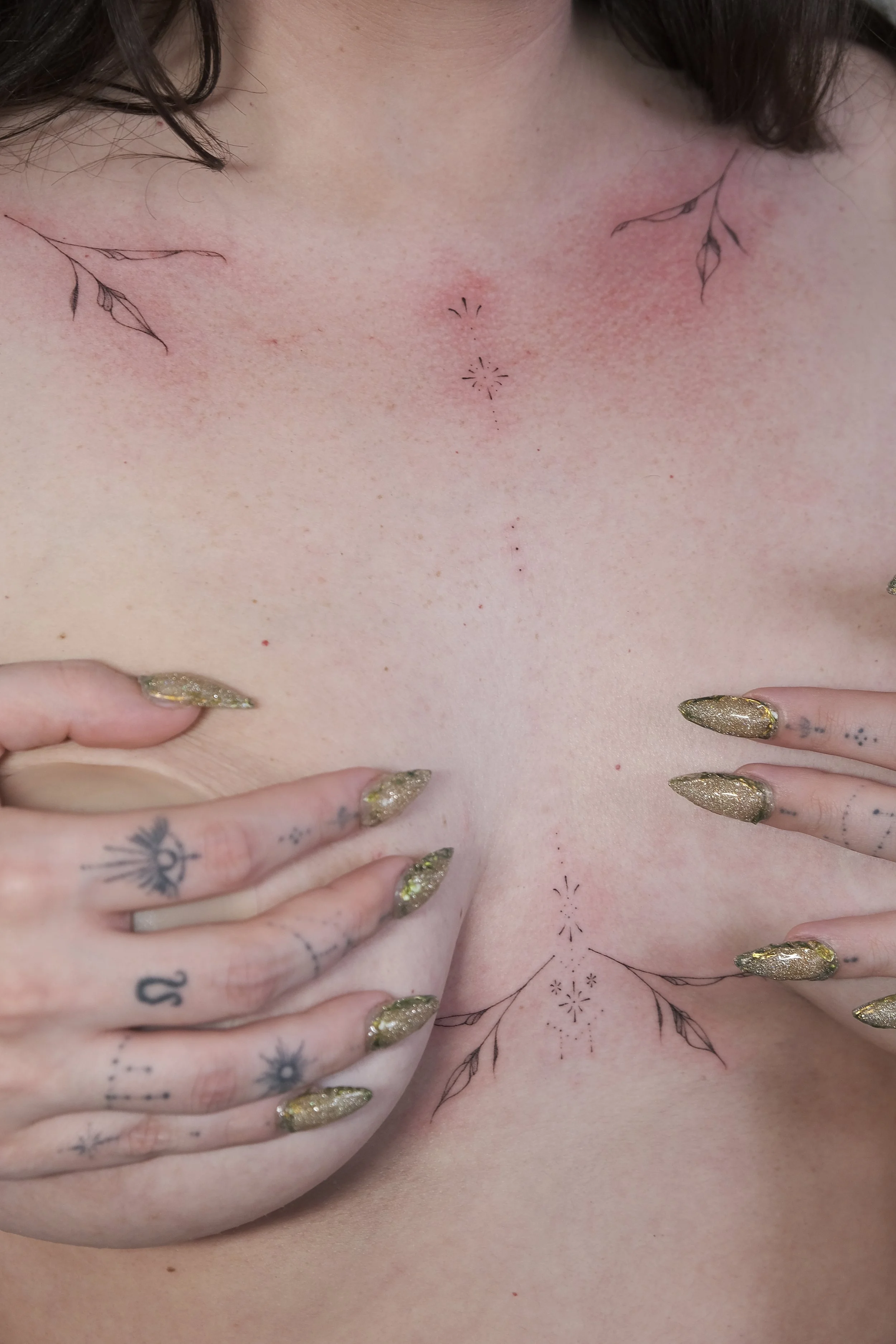 Sternum & Decolletage Ornaments