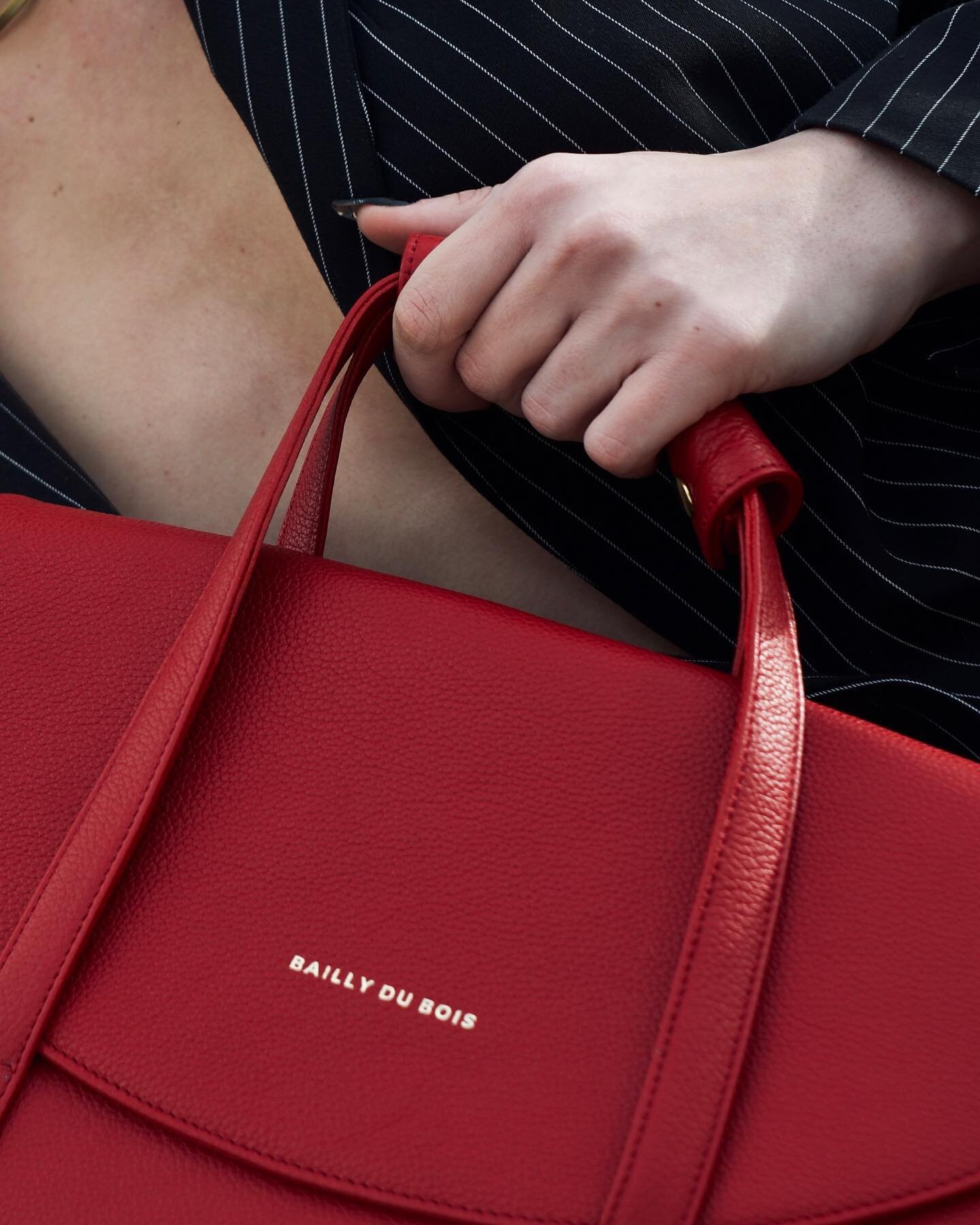 The #baillydubois red leather briefcase! Be a boss in style 💼💼👩🏾&zwj;💻👩🏽&zwj;💻👩🏼&zwj;💻👩🏻&zwj;💻#briefcase#red#leather#minimal
