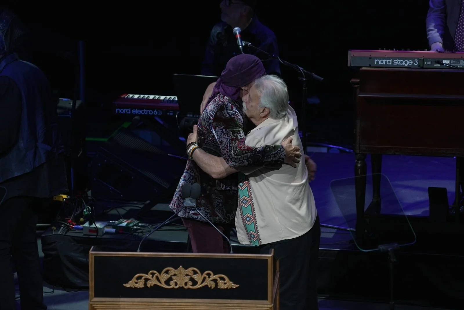 Van Zandt and Brigati embrace