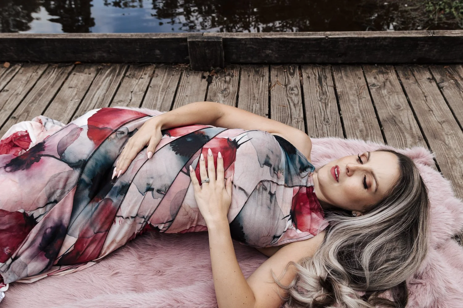 Autumn Maternity Photoshoot at the Lake in stover park plymouth Devon