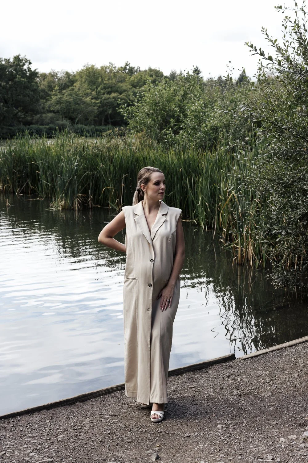 Autumn Maternity Photoshoot at the Lake in stover park plymouth Devon