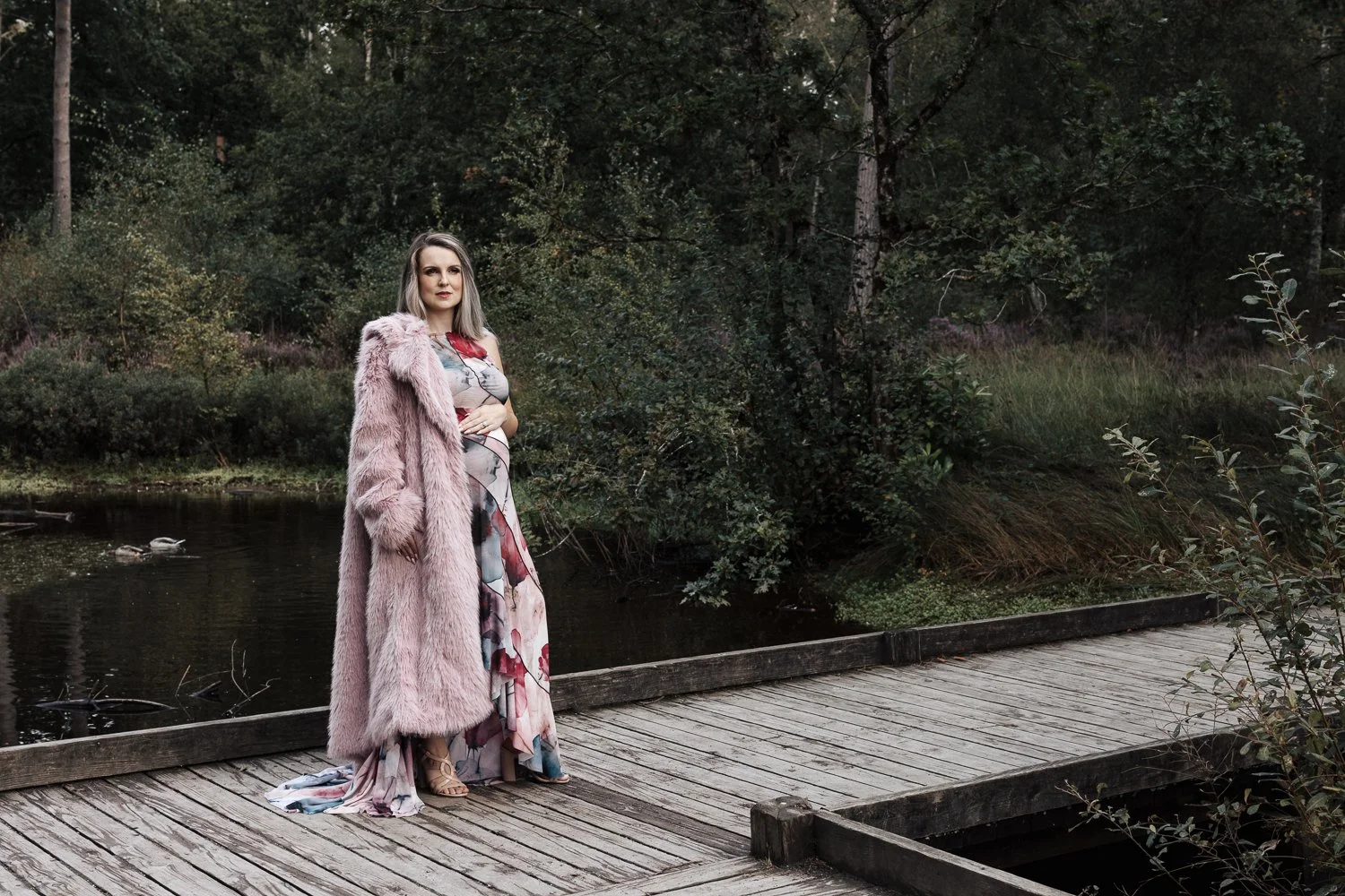 Autumn Maternity Photoshoot at the Lake in stover park plymouth Devon