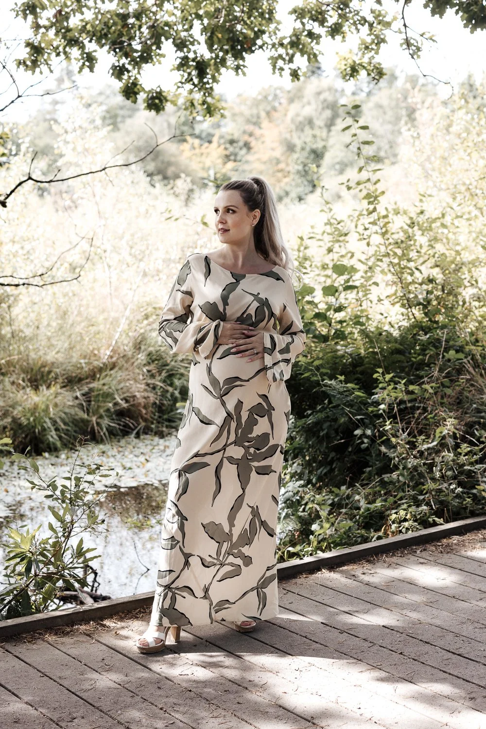 Autumn Maternity Photoshoot at the Lake in stover park plymouth Devon