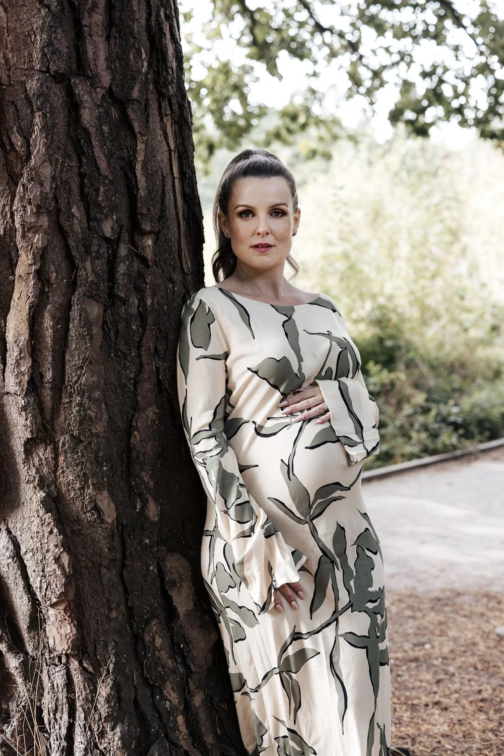 Autumn Maternity Photoshoot at the Lake in stover park plymouth Devon