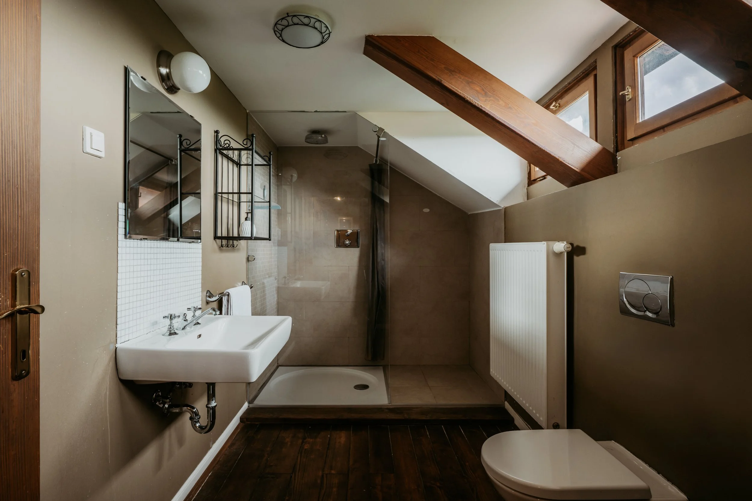 Bathroom B3 -S close.jpg