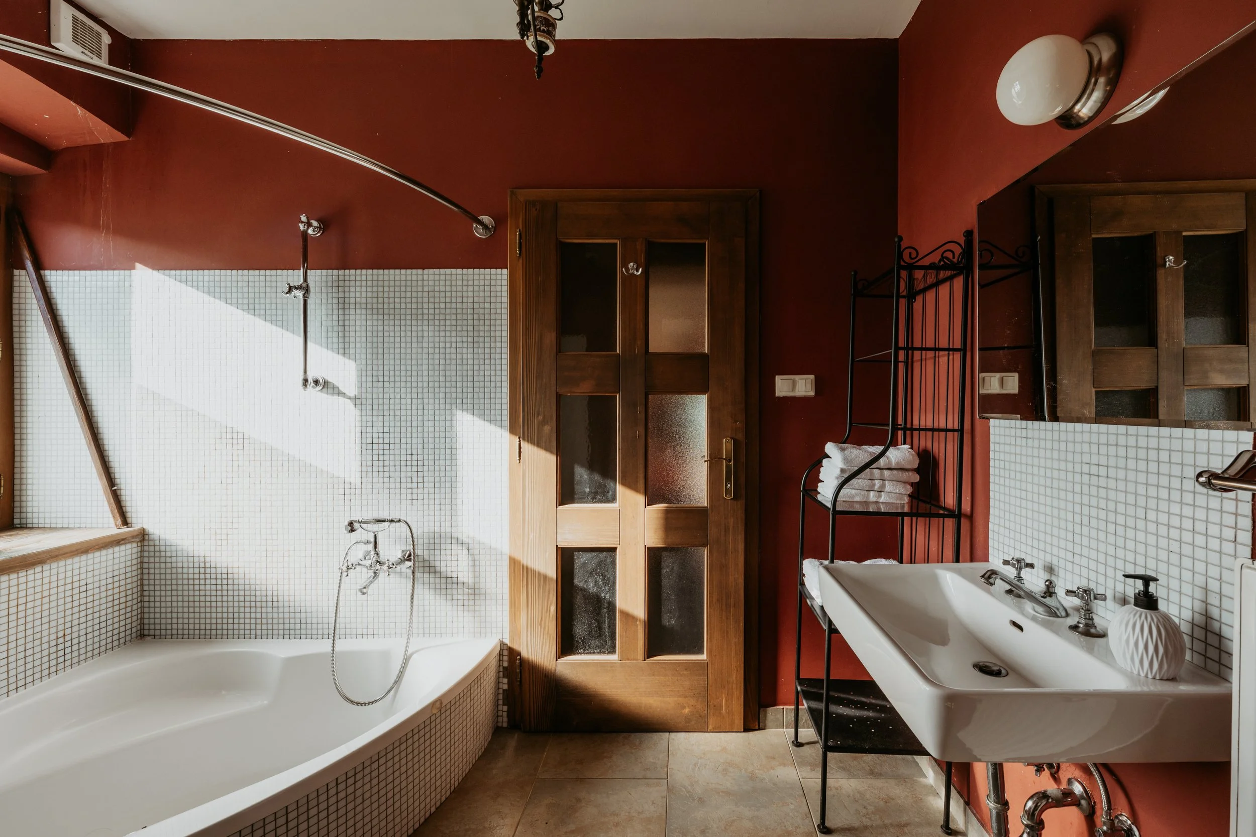 Bathroom MB - S.jpg