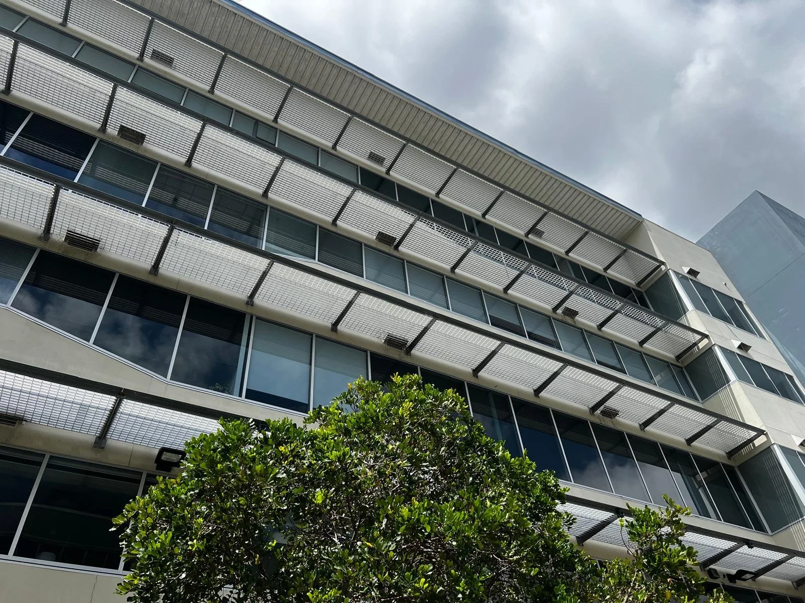 Blackmore's Pressure and Window Cleaning - Exterior window clean and building wash-down of private hospital in Pindara