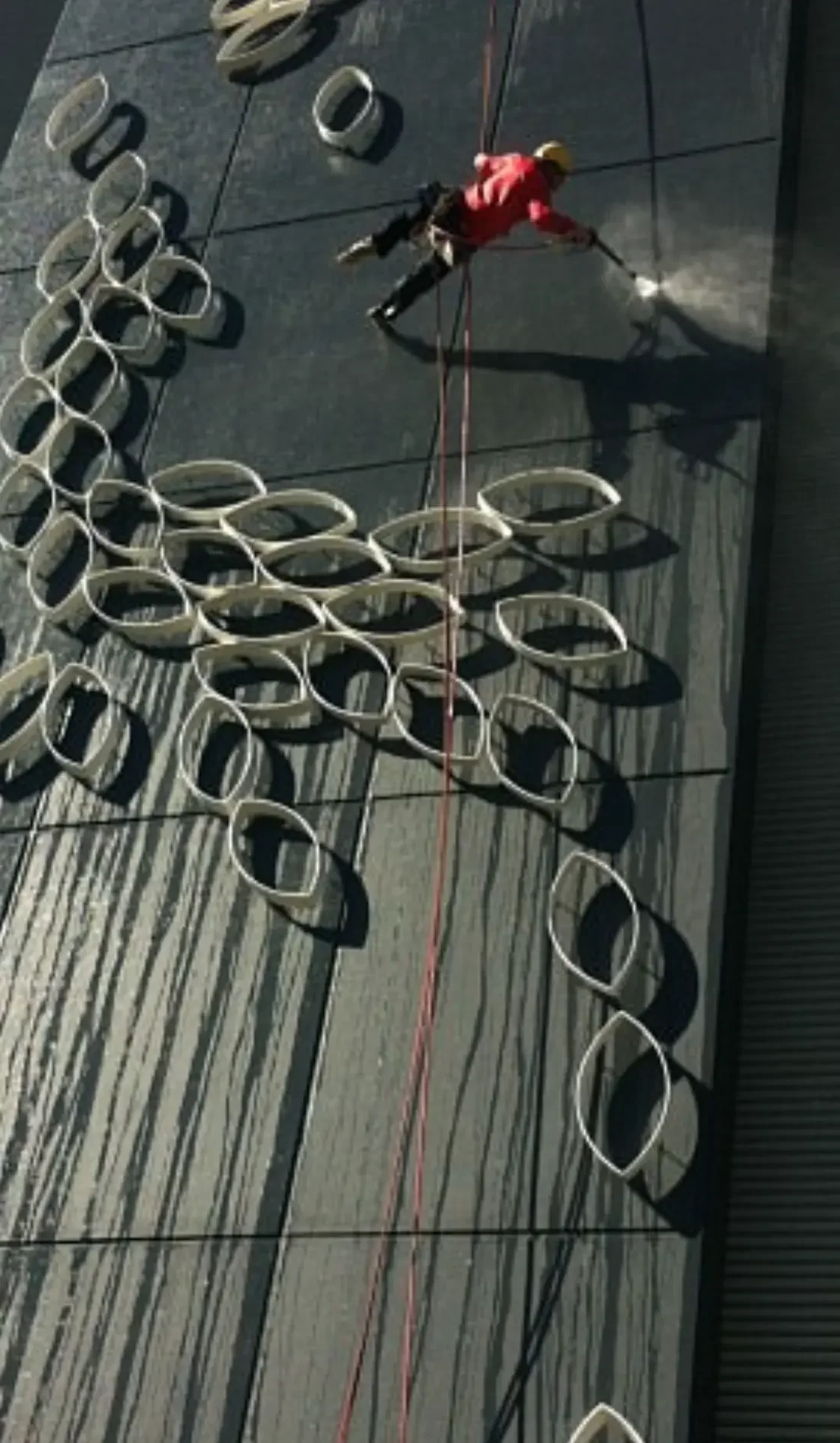 Blackmore's Pressure and Window Cleaning - Absailing the Q1 in Surfer's Paradise