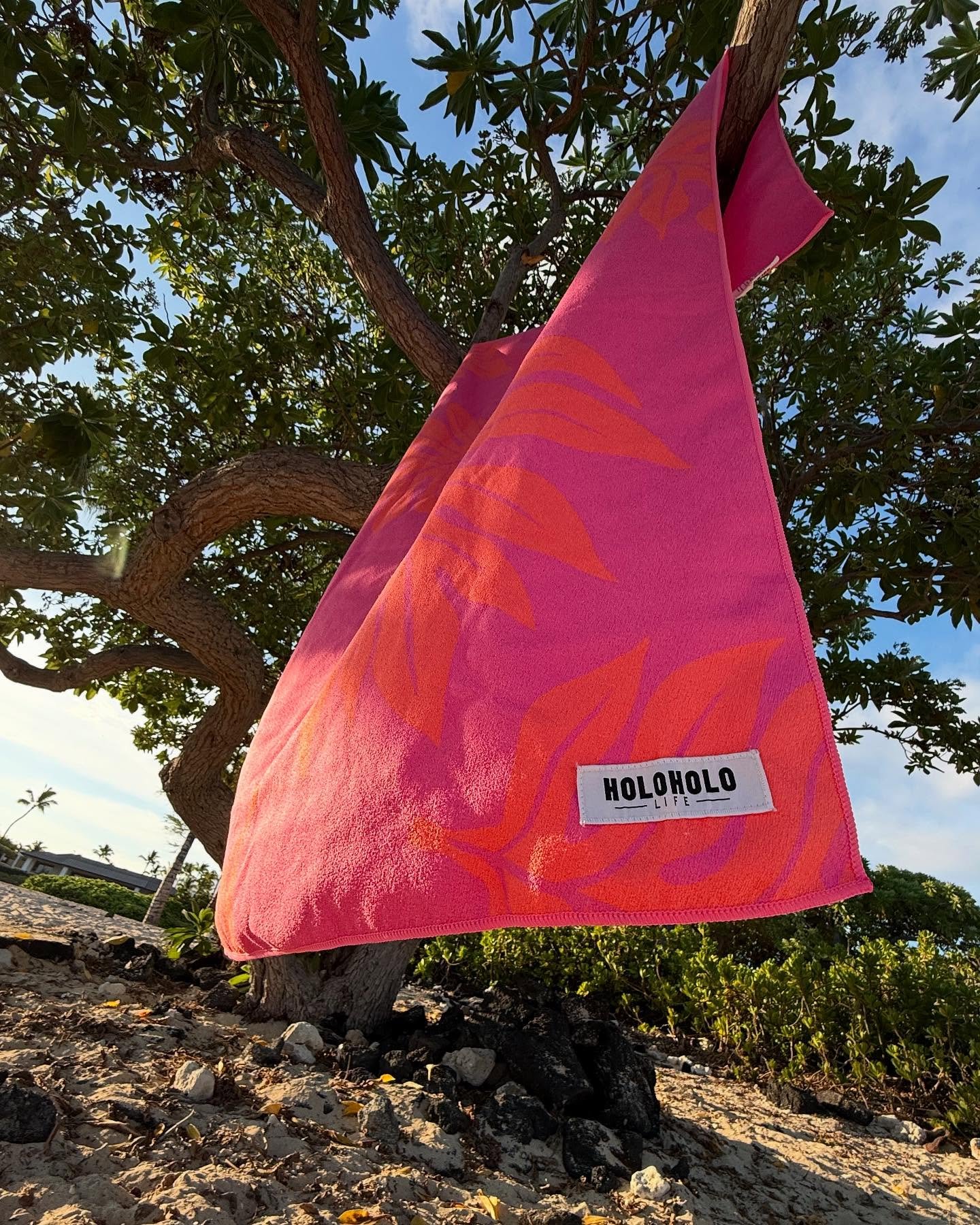 Ulu. I just love the bright colors!

#holohololife #quickdry #sandfree #alohaaina