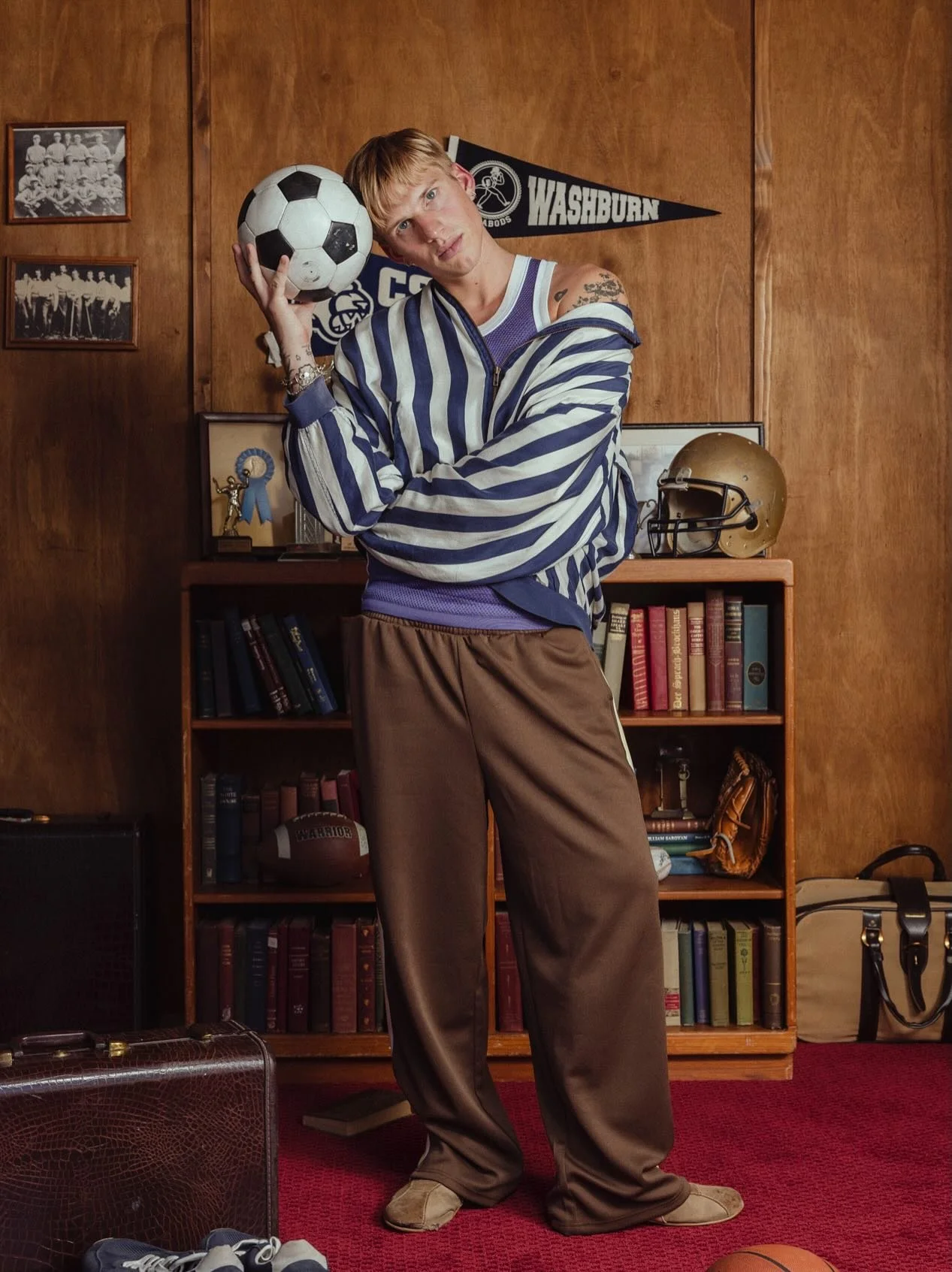 @robertgigs is the ultimate Golden Boy ⚽️🏆
Photography @itslaurenjones 
Set Design &amp; Props @ginacanavan 
Wardrobe @chauncat 
Talent @robertgigs 

#setdesign #productiondesign #setdec #propstyling #setdecorator #editorialsetdesign