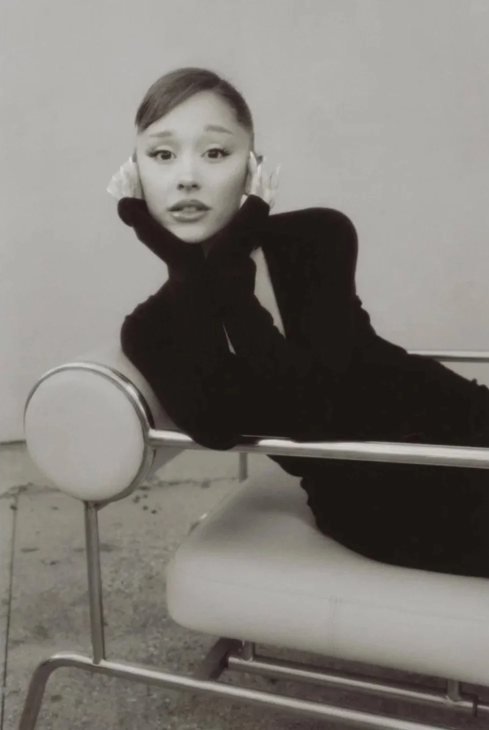 Ariana Grande x Backstage