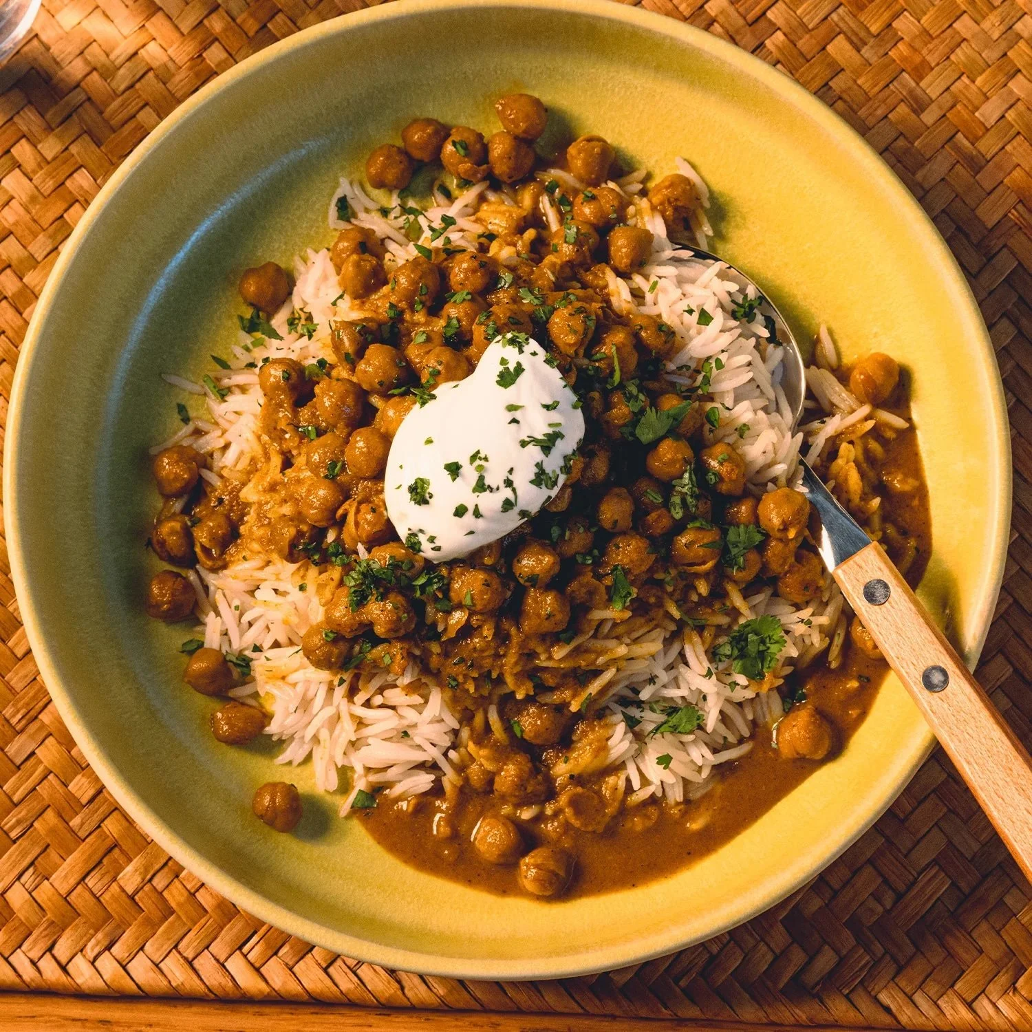 heyday-saucy-coconut-curry-chickpeas-plate.jpeg