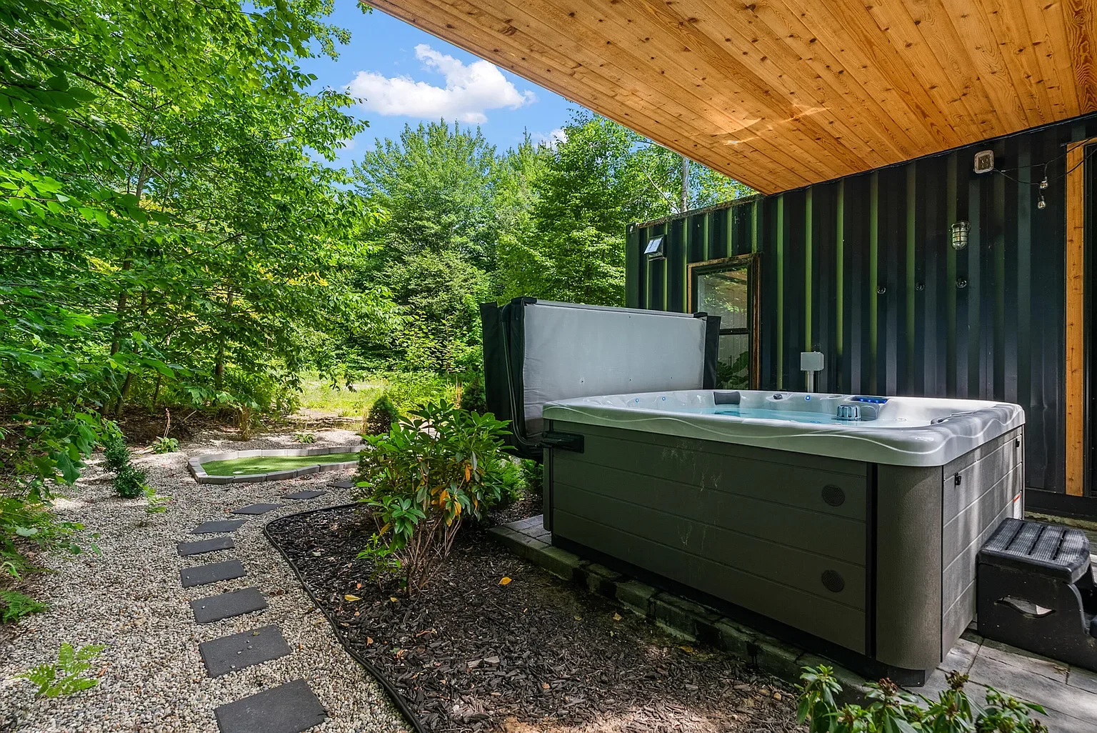 34b067712d16ba21a5252baa252aa636-uncropped_scaled_within_1536_1152 (2).webp