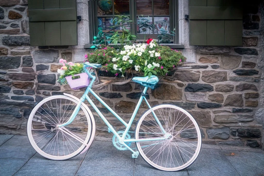 A BLUE BICYCLE IN QUEBEC CITY, CANADA
