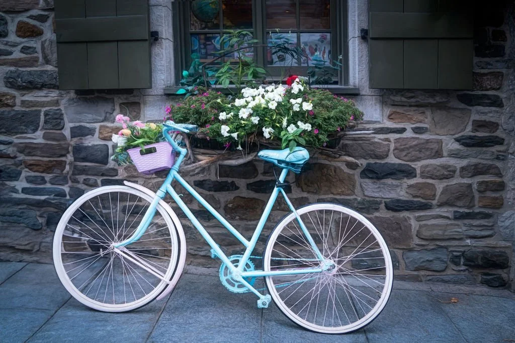 A BLUE BICYCLE IN QUEBEC CITY, CANADA
