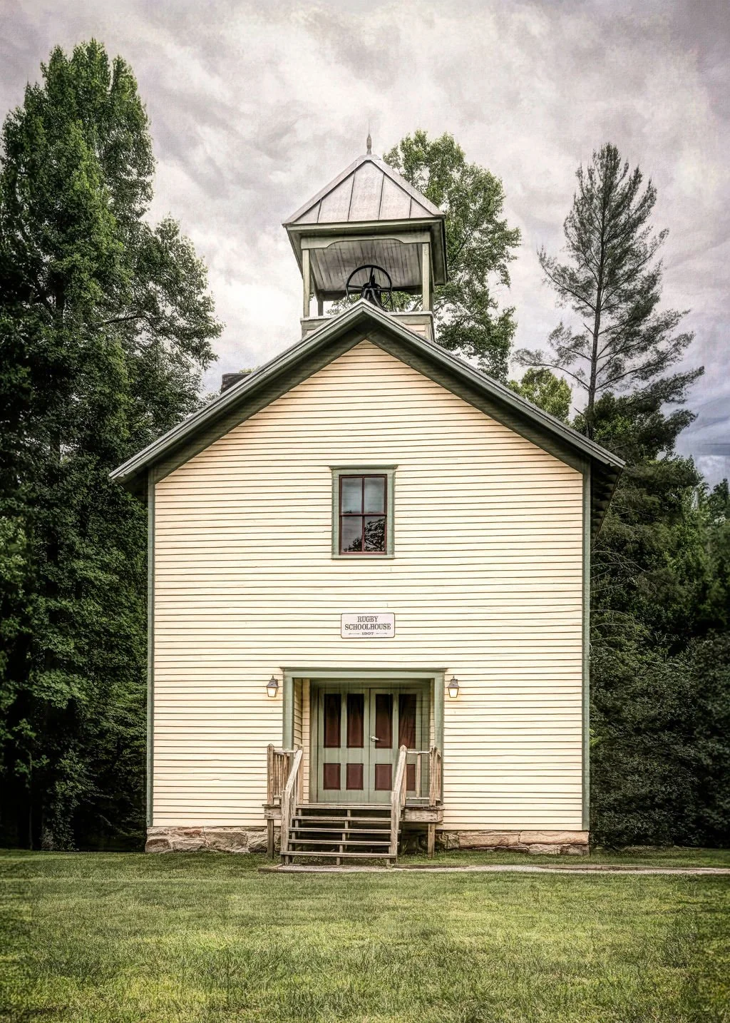 RUGBY SCHOOLHOUSE IN WEST VIRGINIA – HISTORIC APPALACHIAN SCHOOL BUILDING