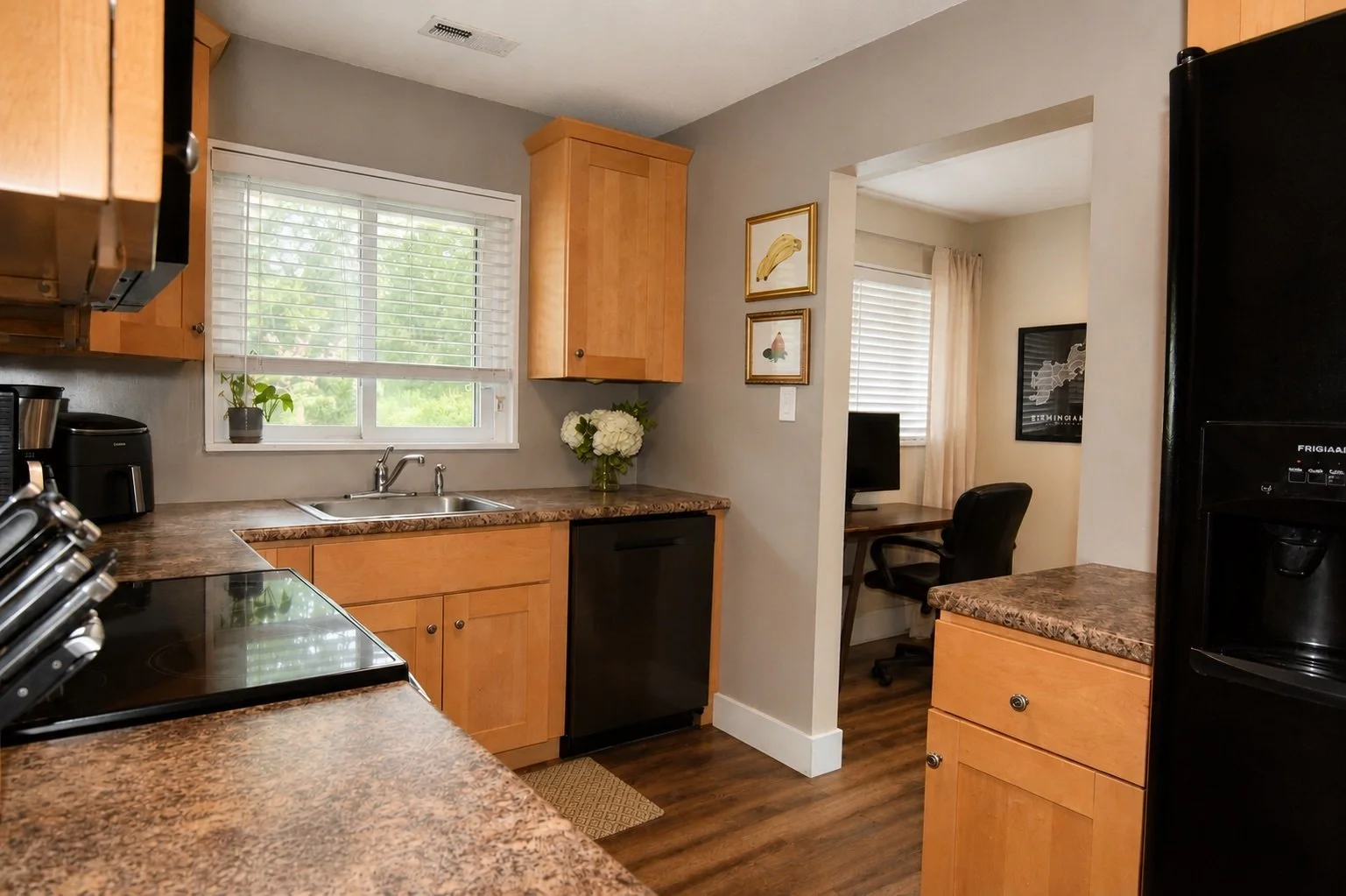 08 Kitchen 2.jpg