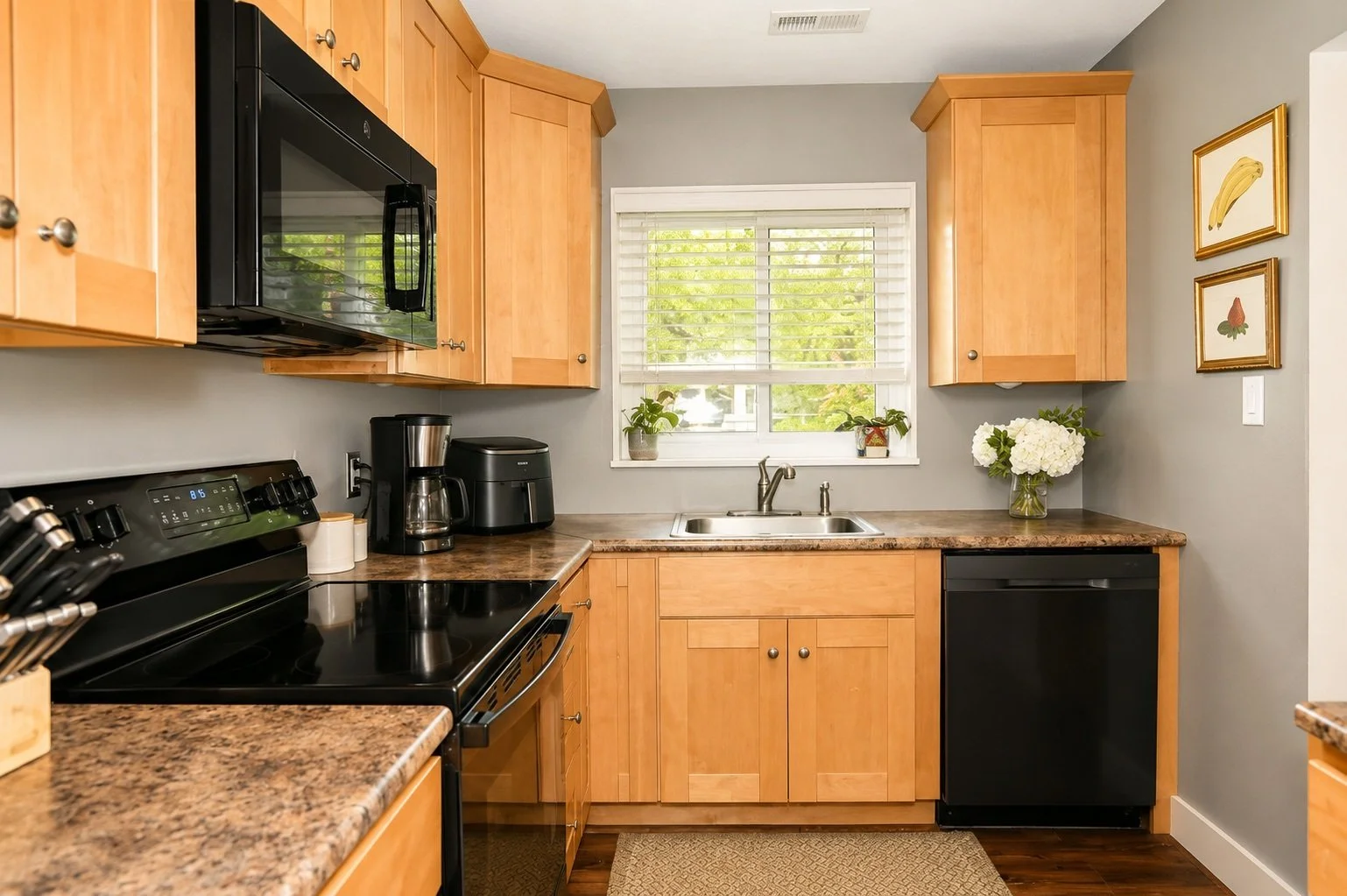 07 Kitchen 1.jpg
